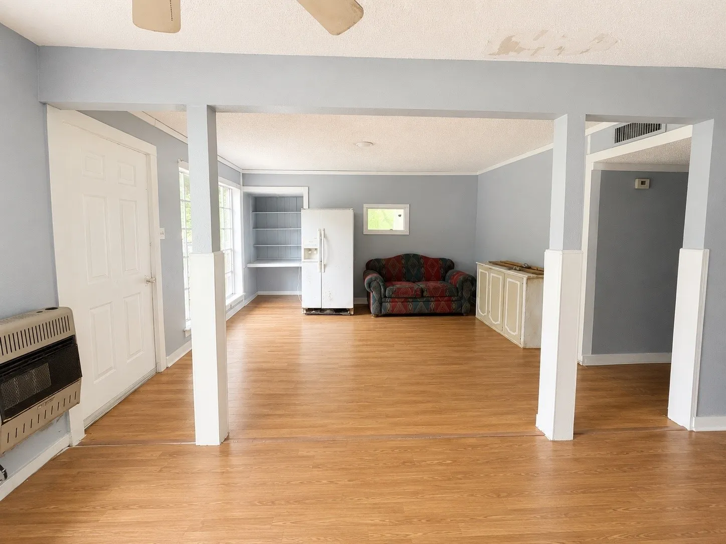 Single Family Residence For Sale in Henderson County , 205 Loon Bay Drive, Gun Barrel City, Texas 75156, 5 Bedroom, 2 Bathroom, 1 Garage spaces, 2,064 Sqft, built in 1974, mls#21330313, Real Estate Agent in Gun Barrel City, Homes For Sale in Henderson county, Homes For Sale in Gun Barrel City, Realtor in Gun Barrel City Texas, Real Estate Brokerage Independent Realty Texas, Luminita Cordes Realtor