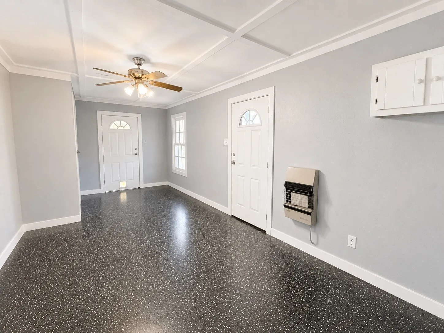 Single Family Residence For Sale in Henderson County , 205 Loon Bay Drive, Gun Barrel City, Texas 75156, 5 Bedroom, 2 Bathroom, 1 Garage spaces, 2,064 Sqft, built in 1974, mls#21330313, Real Estate Agent in Gun Barrel City, Homes For Sale in Henderson county, Homes For Sale in Gun Barrel City, Realtor in Gun Barrel City Texas, Real Estate Brokerage Independent Realty Texas, Luminita Cordes Realtor