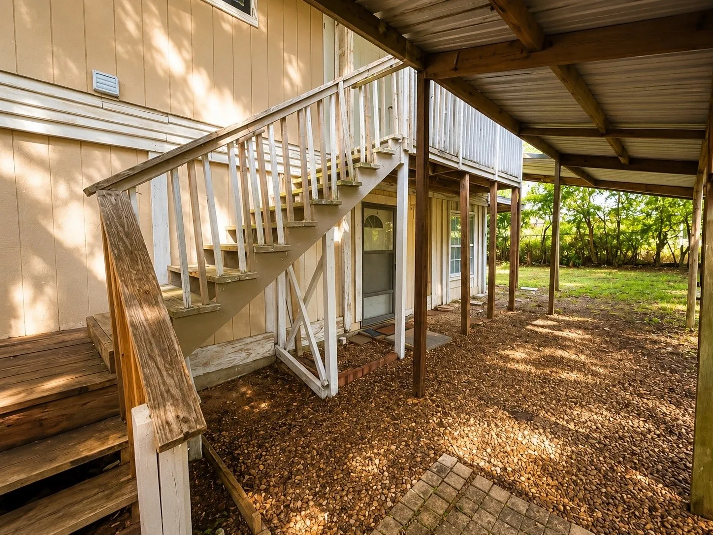 Single Family Residence For Sale in Henderson County , 205 Loon Bay Drive, Gun Barrel City, Texas 75156, 5 Bedroom, 2 Bathroom, 1 Garage spaces, 2,064 Sqft, built in 1974, mls#21330313, Real Estate Agent in Gun Barrel City, Homes For Sale in Henderson county, Homes For Sale in Gun Barrel City, Realtor in Gun Barrel City Texas, Real Estate Brokerage Independent Realty Texas, Luminita Cordes Realtor