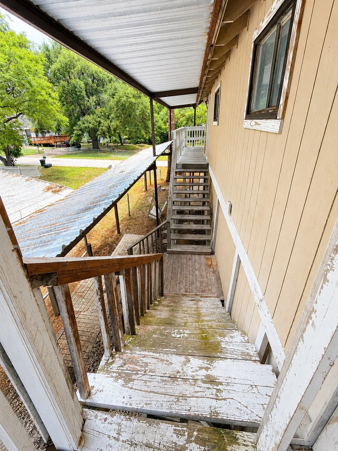 Single Family Residence For Sale in Henderson County , 205 Loon Bay Drive, Gun Barrel City, Texas 75156, 5 Bedroom, 2 Bathroom, 1 Garage spaces, 2,064 Sqft, built in 1974, mls#21330313, Real Estate Agent in Gun Barrel City, Homes For Sale in Henderson county, Homes For Sale in Gun Barrel City, Realtor in Gun Barrel City Texas, Real Estate Brokerage Independent Realty Texas, Luminita Cordes Realtor