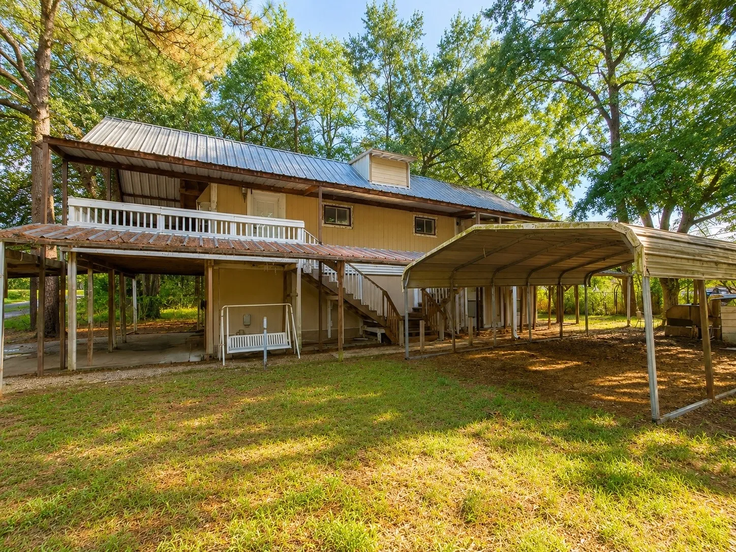 Single Family Residence For Sale in Henderson County , 205 Loon Bay Drive, Gun Barrel City, Texas 75156, 5 Bedroom, 2 Bathroom, 1 Garage spaces, 2,064 Sqft, built in 1974, mls#21330313, Real Estate Agent in Gun Barrel City, Homes For Sale in Henderson county, Homes For Sale in Gun Barrel City, Realtor in Gun Barrel City Texas, Real Estate Brokerage Independent Realty Texas, Luminita Cordes Realtor