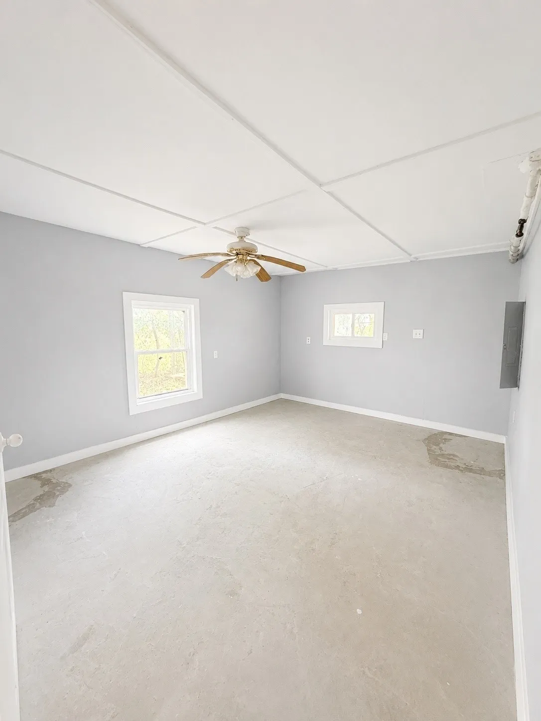 Single Family Residence For Sale in Henderson County , 205 Loon Bay Drive, Gun Barrel City, Texas 75156, 5 Bedroom, 2 Bathroom, 1 Garage spaces, 2,064 Sqft, built in 1974, mls#21330313, Real Estate Agent in Gun Barrel City, Homes For Sale in Henderson county, Homes For Sale in Gun Barrel City, Realtor in Gun Barrel City Texas, Real Estate Brokerage Independent Realty Texas, Luminita Cordes Realtor