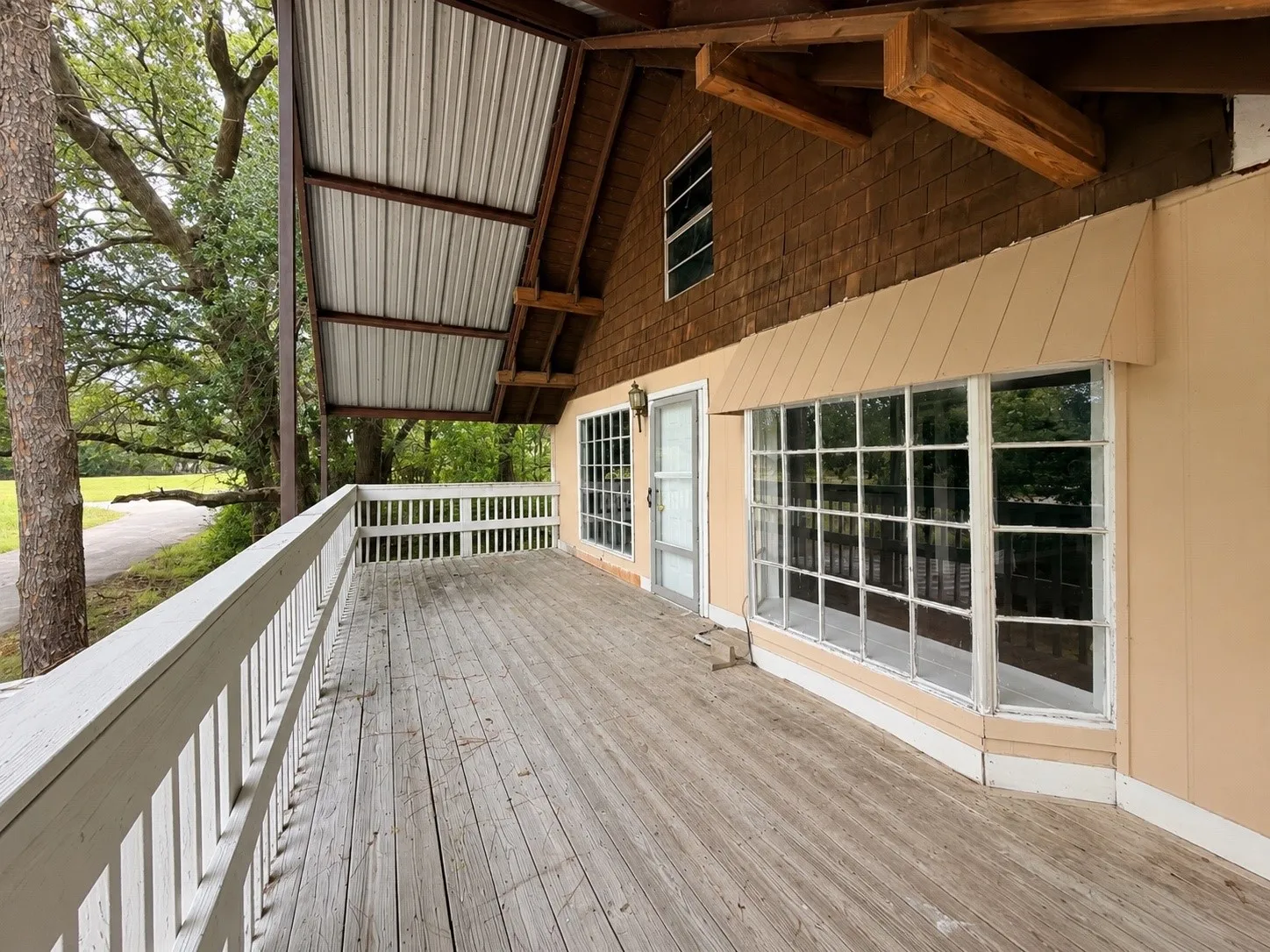 Single Family Residence For Sale in Henderson County , 205 Loon Bay Drive, Gun Barrel City, Texas 75156, 5 Bedroom, 2 Bathroom, 1 Garage spaces, 2,064 Sqft, built in 1974, mls#21330313, Real Estate Agent in Gun Barrel City, Homes For Sale in Henderson county, Homes For Sale in Gun Barrel City, Realtor in Gun Barrel City Texas, Real Estate Brokerage Independent Realty Texas, Luminita Cordes Realtor
