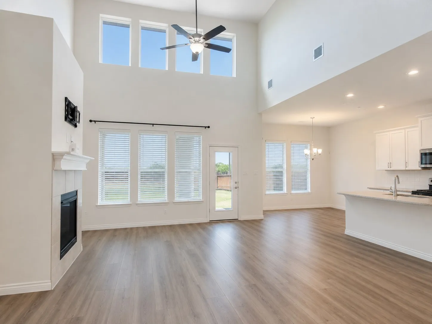 Single Family Residence For Sale in Collin County , 262 Little Bridge Drive, Lavon, Texas 75166, 4 Bedroom, 3 Bathroom, 2 Garage spaces, 2,520 Sqft, built in 2023, mls#21334943, Real Estate Agent in Lavon, Homes For Sale in Collin county, Homes For Sale in Lavon, Realtor in Lavon Texas, Real Estate Brokerage Independent Realty Texas, Luminita Cordes Realtor
