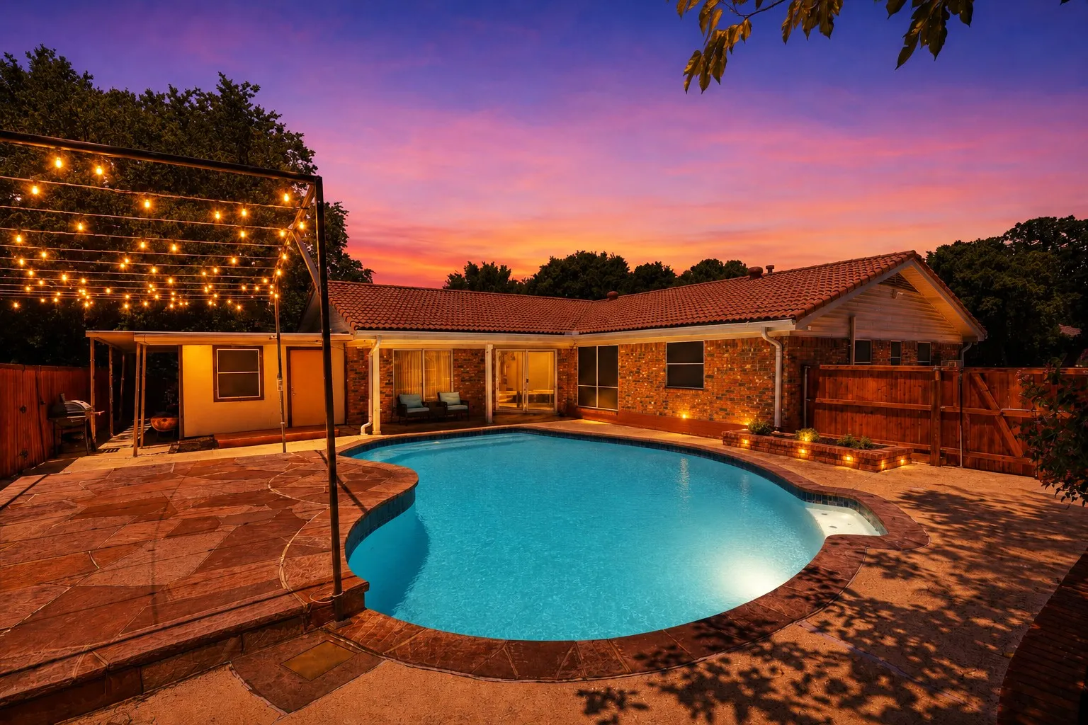 Single Family Residence For Sale in Tarrant County , 2237 Shady Brook Drive, Bedford, Texas 76021, 4 Bedroom, 2 Bathroom, 2 Garage spaces, 1,527 Sqft, built in 1972, mls#21329077, Real Estate Agent in Bedford, Homes For Sale in Tarrant county, Homes For Sale in Bedford, Realtor in Bedford Texas, Real Estate Brokerage Independent Realty Texas, Luminita Cordes Realtor