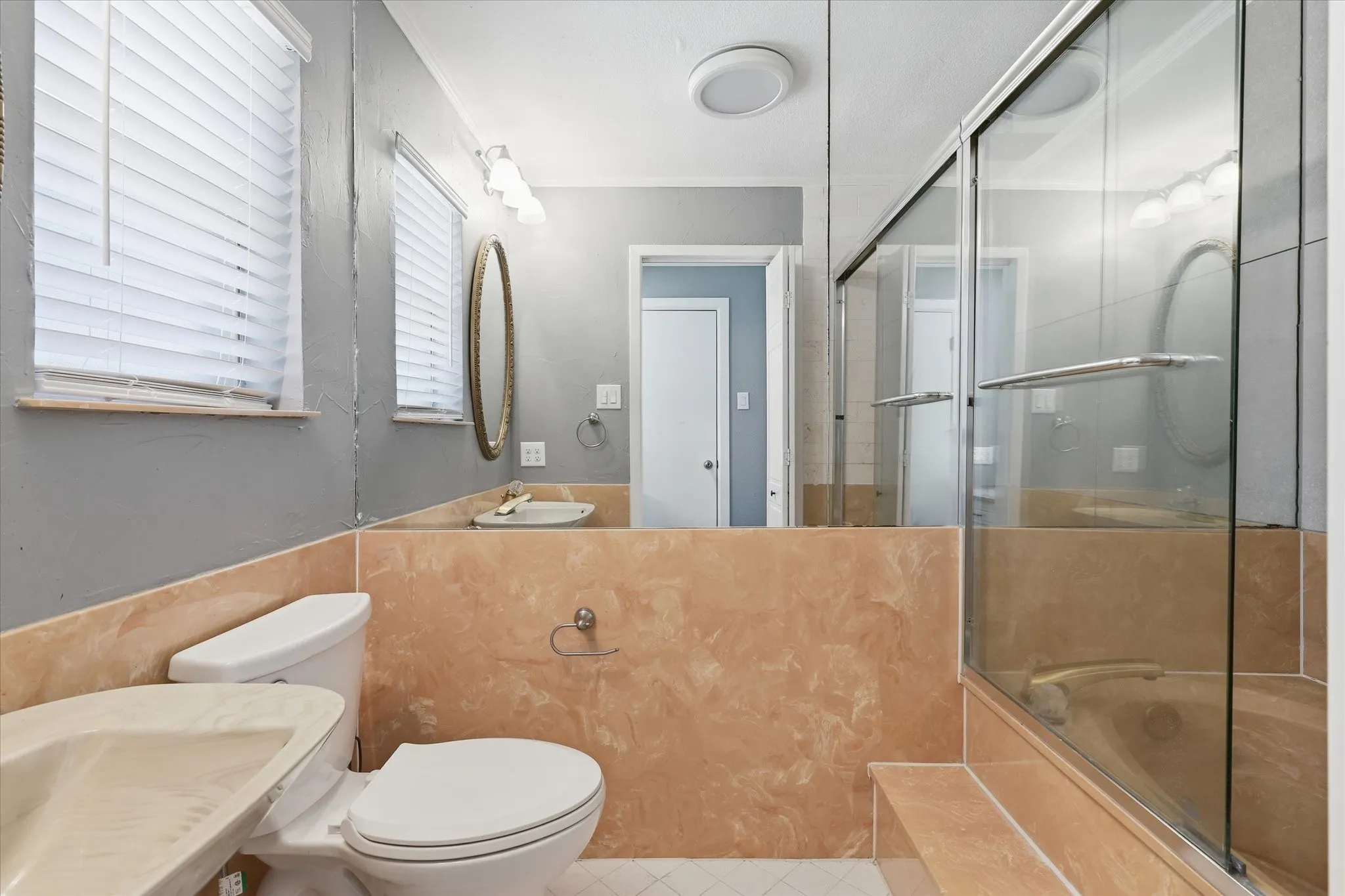 Single Family Residence For Sale in Tarrant County , 2237 Shady Brook Drive, Bedford, Texas 76021, 4 Bedroom, 2 Bathroom, 2 Garage spaces, 1,527 Sqft, built in 1972, mls#21329077, Real Estate Agent in Bedford, Homes For Sale in Tarrant county, Homes For Sale in Bedford, Realtor in Bedford Texas, Real Estate Brokerage Independent Realty Texas, Luminita Cordes Realtor