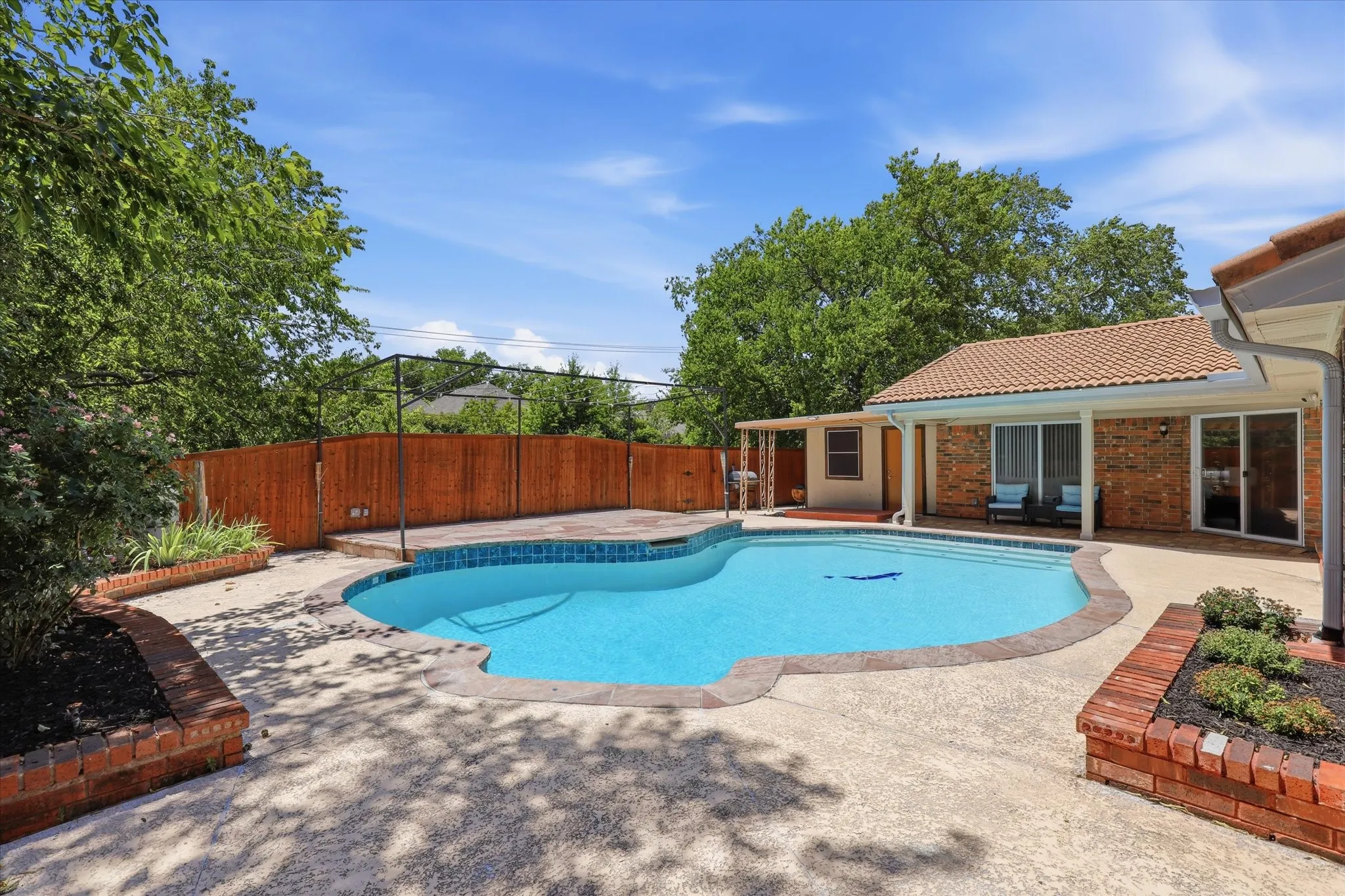 Single Family Residence For Sale in Tarrant County , 2237 Shady Brook Drive, Bedford, Texas 76021, 4 Bedroom, 2 Bathroom, 2 Garage spaces, 1,527 Sqft, built in 1972, mls#21329077, Real Estate Agent in Bedford, Homes For Sale in Tarrant county, Homes For Sale in Bedford, Realtor in Bedford Texas, Real Estate Brokerage Independent Realty Texas, Luminita Cordes Realtor
