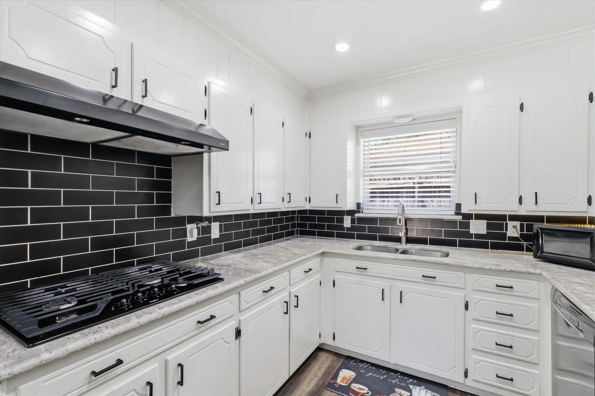 Single Family Residence For Sale in Tarrant County , 2237 Shady Brook Drive, Bedford, Texas 76021, 4 Bedroom, 2 Bathroom, 2 Garage spaces, 1,527 Sqft, built in 1972, mls#21329077, Real Estate Agent in Bedford, Homes For Sale in Tarrant county, Homes For Sale in Bedford, Realtor in Bedford Texas, Real Estate Brokerage Independent Realty Texas, Luminita Cordes Realtor