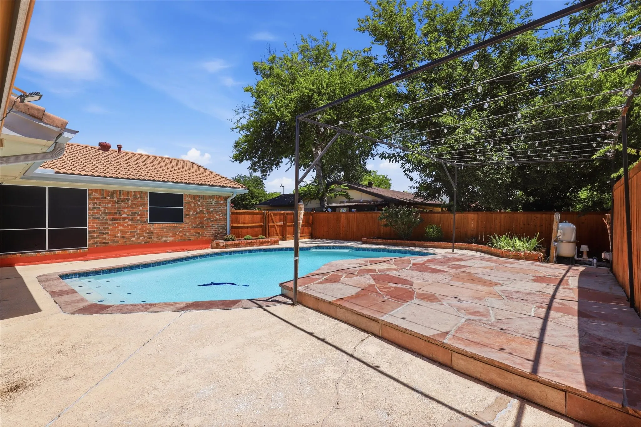 Single Family Residence For Sale in Tarrant County , 2237 Shady Brook Drive, Bedford, Texas 76021, 4 Bedroom, 2 Bathroom, 2 Garage spaces, 1,527 Sqft, built in 1972, mls#21329077, Real Estate Agent in Bedford, Homes For Sale in Tarrant county, Homes For Sale in Bedford, Realtor in Bedford Texas, Real Estate Brokerage Independent Realty Texas, Luminita Cordes Realtor