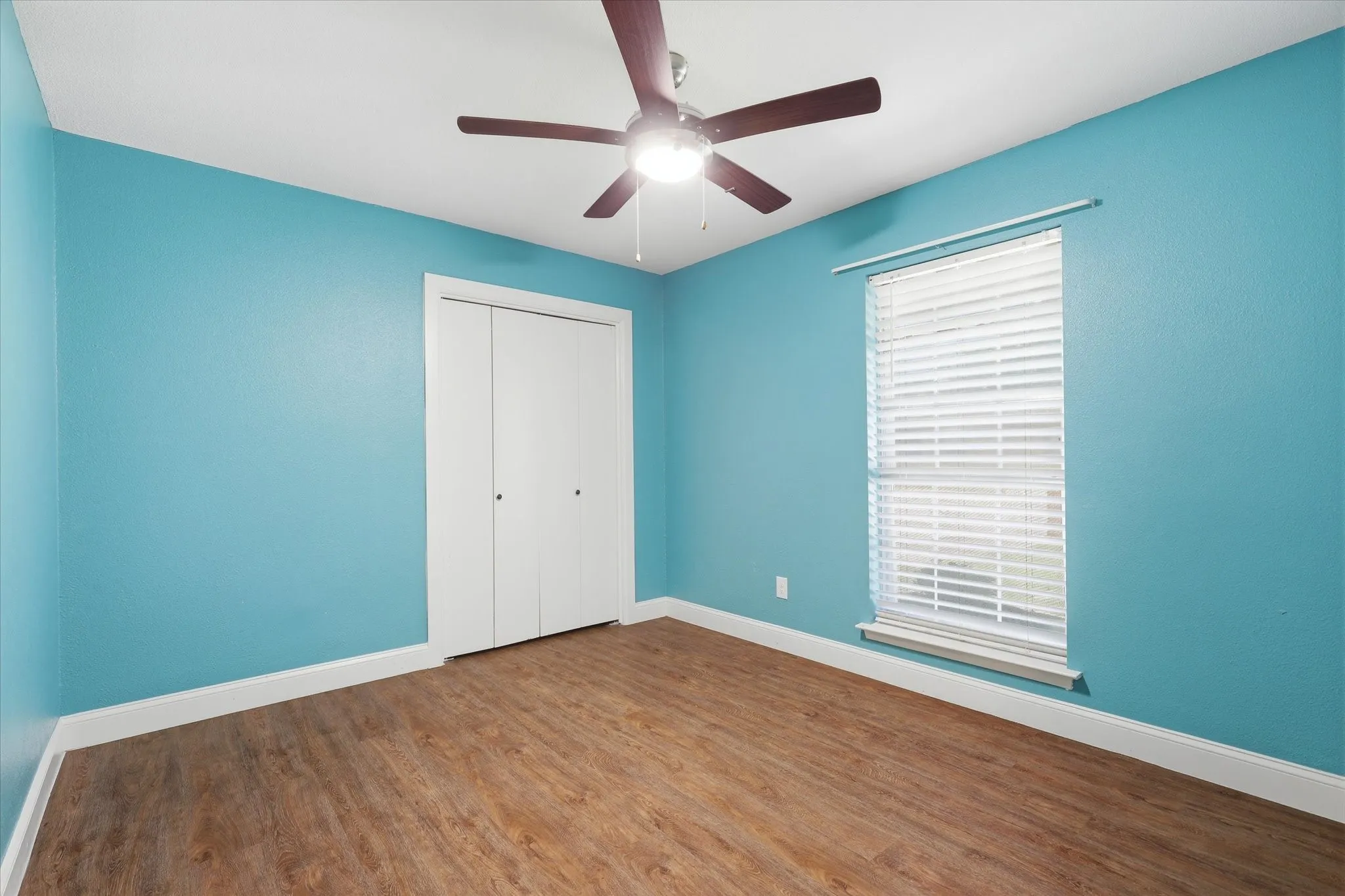 Single Family Residence For Sale in Tarrant County , 2237 Shady Brook Drive, Bedford, Texas 76021, 4 Bedroom, 2 Bathroom, 2 Garage spaces, 1,527 Sqft, built in 1972, mls#21329077, Real Estate Agent in Bedford, Homes For Sale in Tarrant county, Homes For Sale in Bedford, Realtor in Bedford Texas, Real Estate Brokerage Independent Realty Texas, Luminita Cordes Realtor