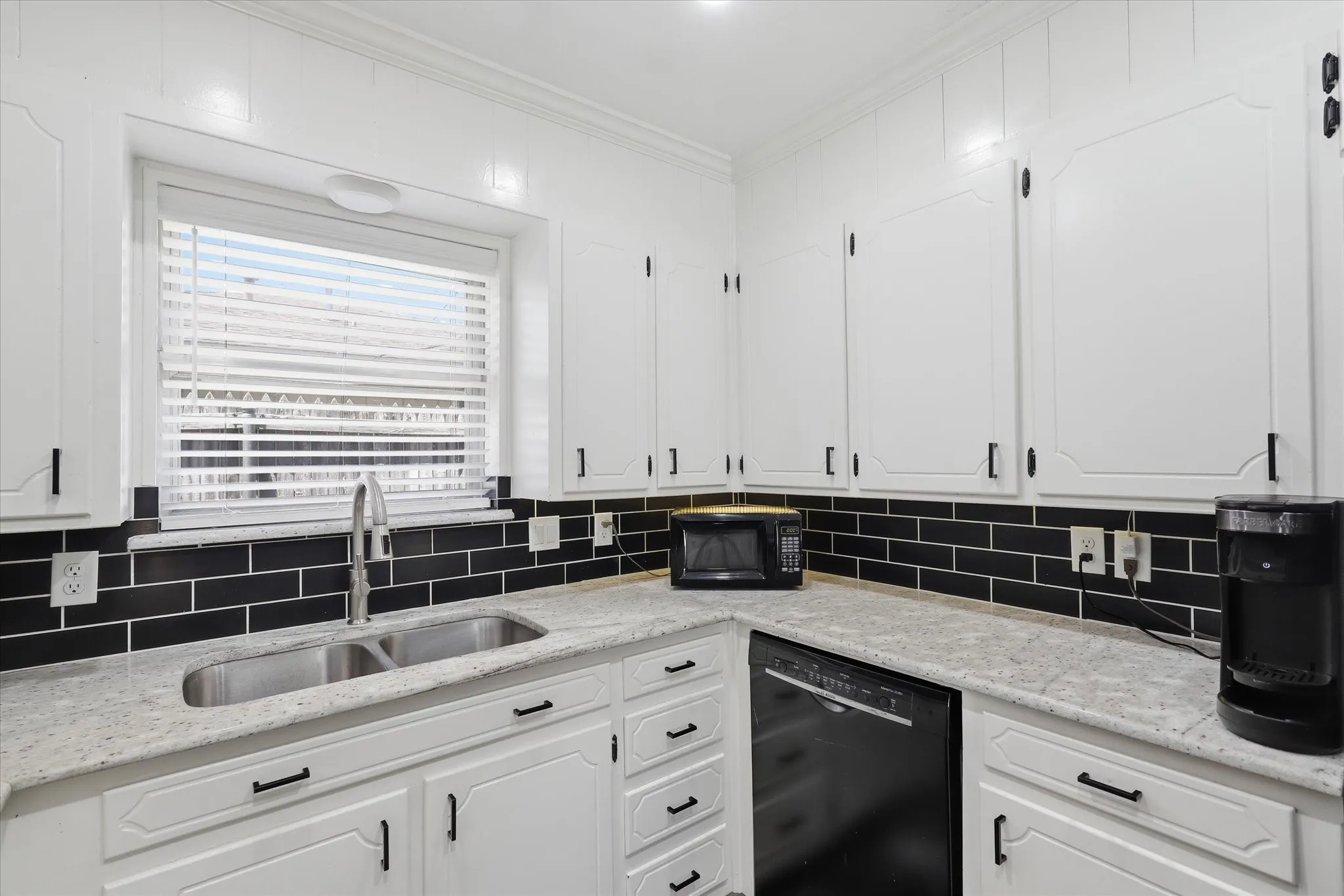 Single Family Residence For Sale in Tarrant County , 2237 Shady Brook Drive, Bedford, Texas 76021, 4 Bedroom, 2 Bathroom, 2 Garage spaces, 1,527 Sqft, built in 1972, mls#21329077, Real Estate Agent in Bedford, Homes For Sale in Tarrant county, Homes For Sale in Bedford, Realtor in Bedford Texas, Real Estate Brokerage Independent Realty Texas, Luminita Cordes Realtor