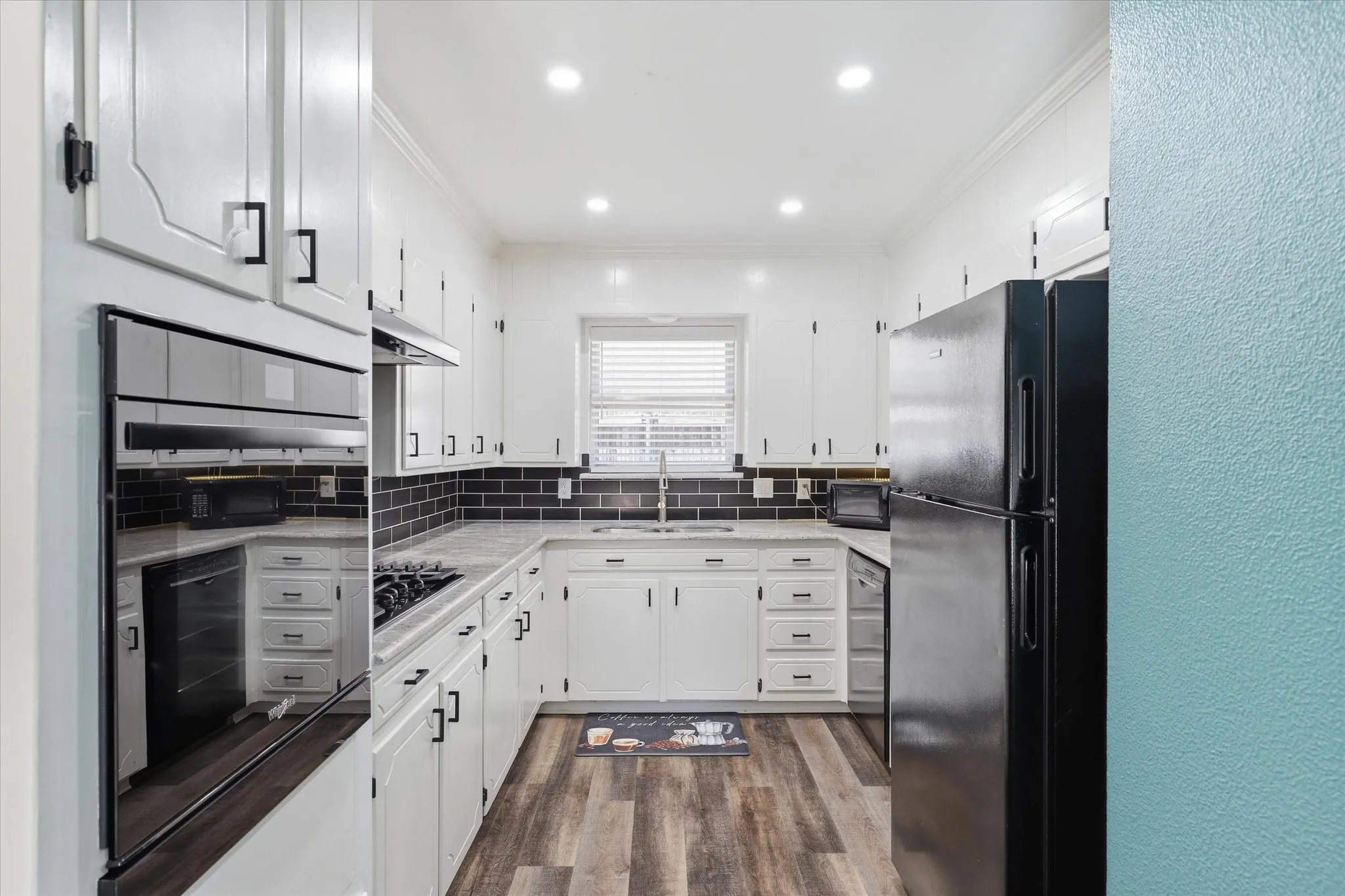 Single Family Residence For Sale in Tarrant County , 2237 Shady Brook Drive, Bedford, Texas 76021, 4 Bedroom, 2 Bathroom, 2 Garage spaces, 1,527 Sqft, built in 1972, mls#21329077, Real Estate Agent in Bedford, Homes For Sale in Tarrant county, Homes For Sale in Bedford, Realtor in Bedford Texas, Real Estate Brokerage Independent Realty Texas, Luminita Cordes Realtor
