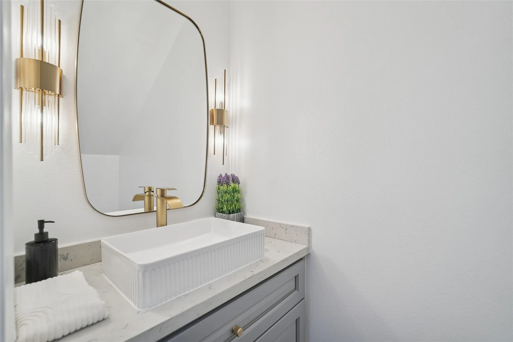 Single Family Residence For Sale in Dallas County , 4618 Columbia Avenue 2A, Dallas, Texas 75226, 3 Bedroom, 3 Bathroom, 2 Garage spaces, 2,115 Sqft, built in 2025, mls#21306474, Real Estate Agent in Dallas, Homes For Sale in Dallas county, Homes For Sale in Dallas, Realtor in Dallas Texas, Real Estate Brokerage Independent Realty Texas, Luminita Cordes Realtor