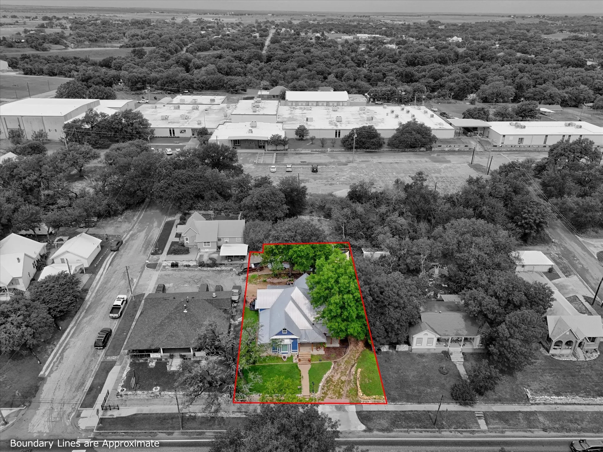 Single Family Residence For Sale in Hamilton County , 415 S Rice Street, Hamilton, Texas 76531, 3 Bedroom, 2 Bathroom, Garage spaces, 2,835 Sqft, built in 1920, mls#21331495, Real Estate Agent in Hamilton, Homes For Sale in Hamilton county, Homes For Sale in Hamilton, Realtor in Hamilton Texas, Real Estate Brokerage Independent Realty Texas, Luminita Cordes Realtor