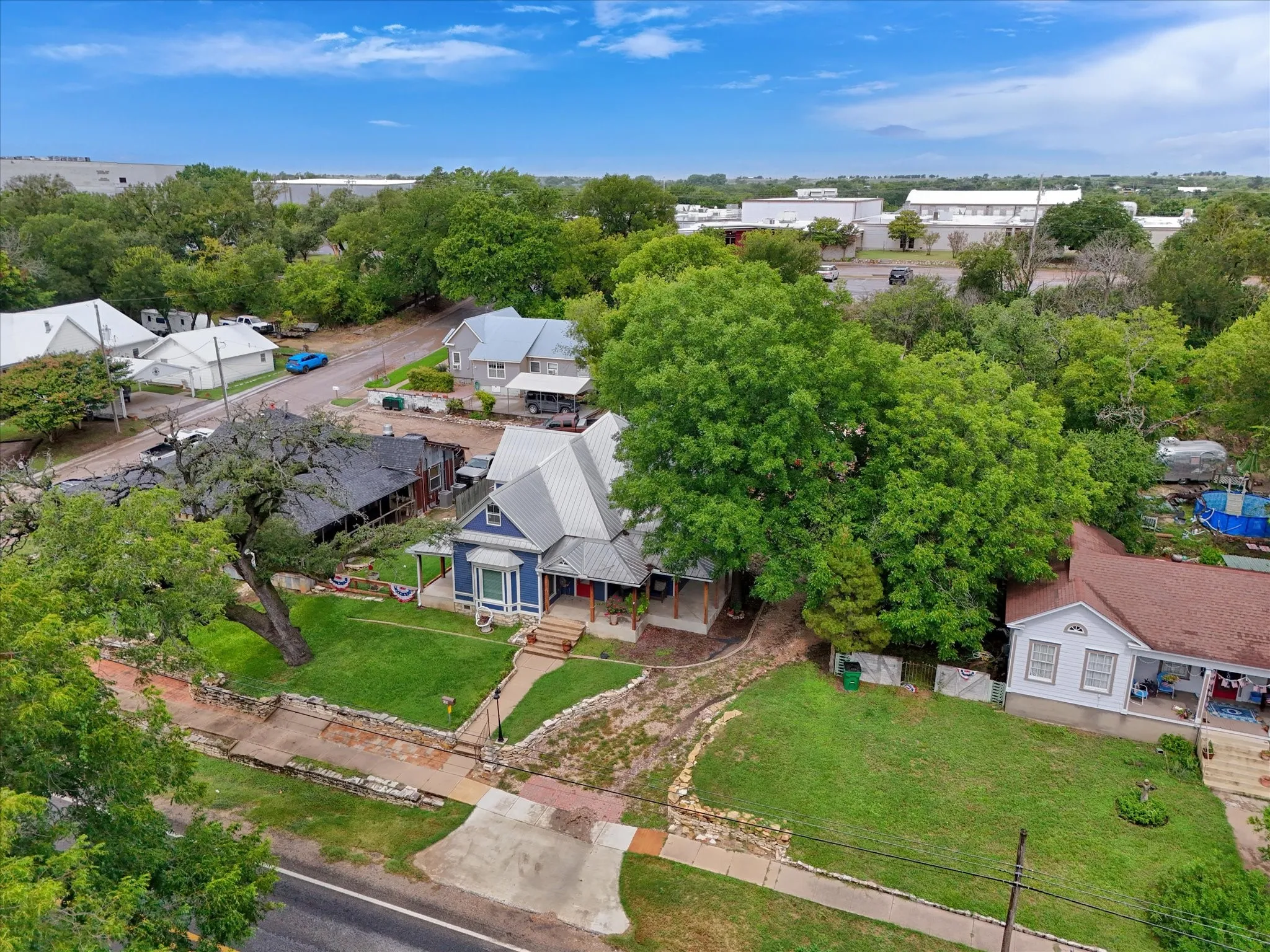 Single Family Residence For Sale in Hamilton County , 415 S Rice Street, Hamilton, Texas 76531, 3 Bedroom, 2 Bathroom, Garage spaces, 2,835 Sqft, built in 1920, mls#21331495, Real Estate Agent in Hamilton, Homes For Sale in Hamilton county, Homes For Sale in Hamilton, Realtor in Hamilton Texas, Real Estate Brokerage Independent Realty Texas, Luminita Cordes Realtor