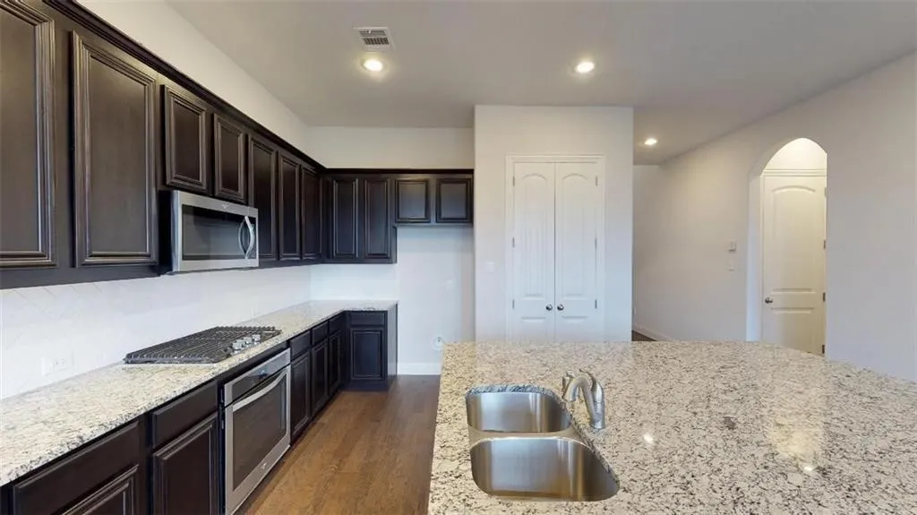 Single Family Residence For Sale in Collin County , 5908 layena Drive, Mc Kinney, Texas 75070, 4 Bedroom, 4 Bathroom, 1 Garage spaces, 2,641 Sqft, built in 2017, mls#21334953, Real Estate Agent in Mc Kinney, Homes For Sale in Collin county, Homes For Sale in Mc Kinney, Realtor in Mc Kinney Texas, Real Estate Brokerage Independent Realty Texas, Luminita Cordes Realtor