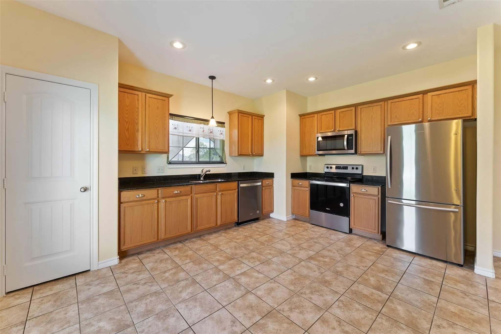 Single Family Residence For Rent in Henderson County , 304 Port Drive, Gun Barrel City, Texas 75156, 3 Bedroom, 2 Bathroom, 2 Garage spaces, 1,421 Sqft, built in 2011, mls#21334723, Real Estate Agent in Gun Barrel City, Homes For Rent in Henderson county, Homes For Rent in Gun Barrel City, Realtor in Gun Barrel City Texas, Real Estate Brokerage Independent Realty Texas, Luminita Cordes Realtor