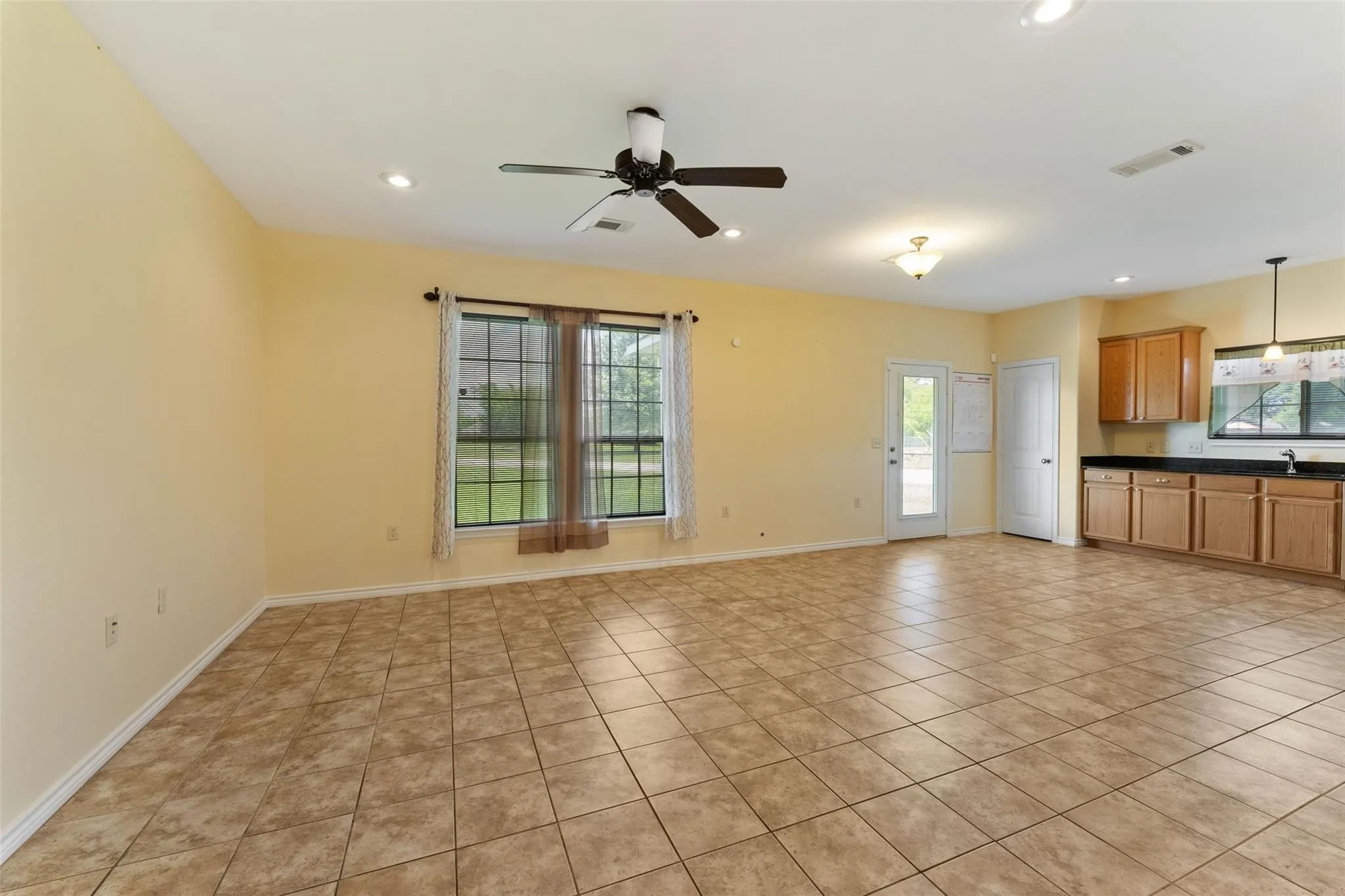 Single Family Residence For Rent in Henderson County , 304 Port Drive, Gun Barrel City, Texas 75156, 3 Bedroom, 2 Bathroom, 2 Garage spaces, 1,421 Sqft, built in 2011, mls#21334723, Real Estate Agent in Gun Barrel City, Homes For Rent in Henderson county, Homes For Rent in Gun Barrel City, Realtor in Gun Barrel City Texas, Real Estate Brokerage Independent Realty Texas, Luminita Cordes Realtor
