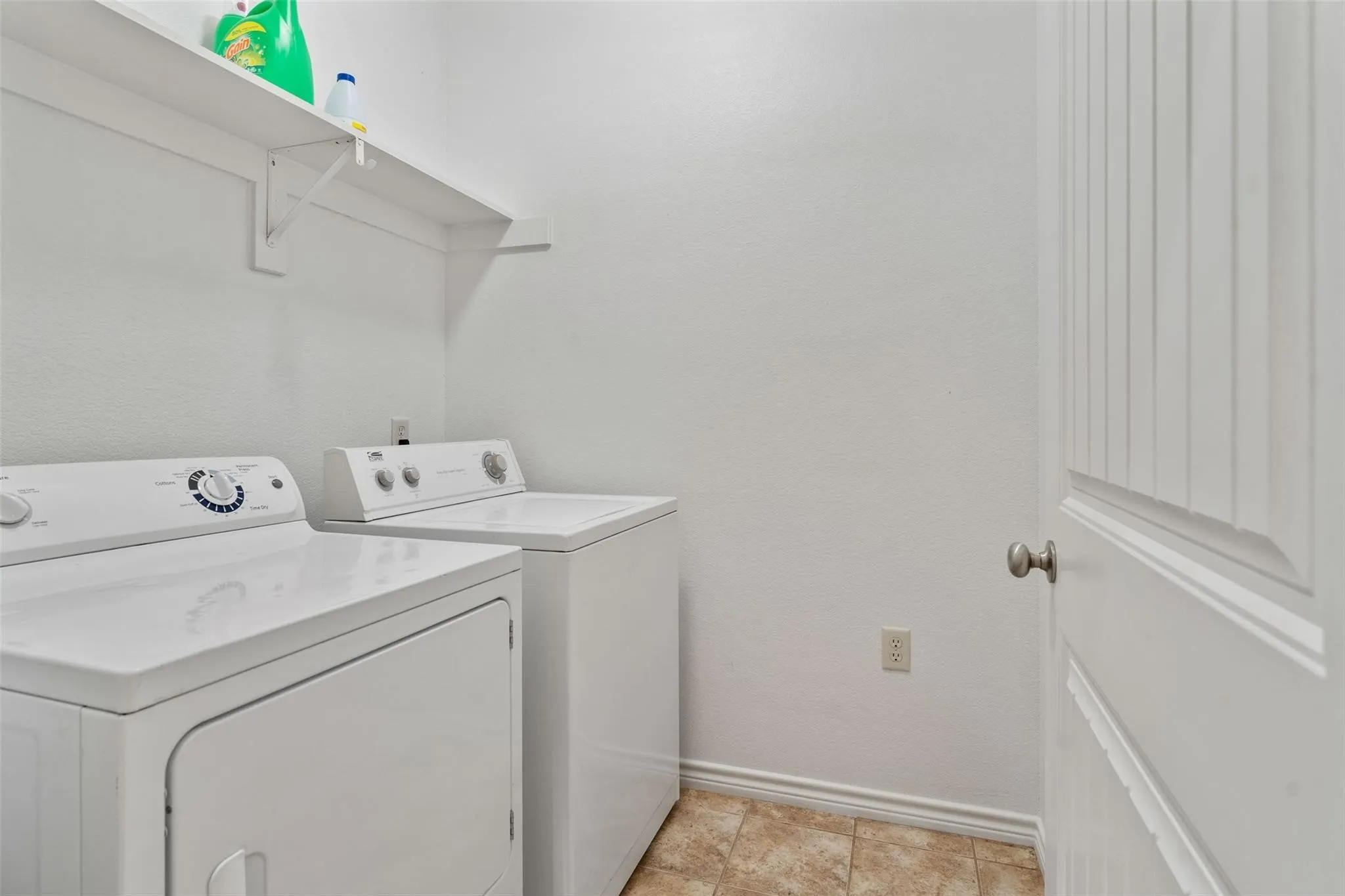 Single Family Residence For Rent in Henderson County , 304 Port Drive, Gun Barrel City, Texas 75156, 3 Bedroom, 2 Bathroom, 2 Garage spaces, 1,421 Sqft, built in 2011, mls#21334723, Real Estate Agent in Gun Barrel City, Homes For Rent in Henderson county, Homes For Rent in Gun Barrel City, Realtor in Gun Barrel City Texas, Real Estate Brokerage Independent Realty Texas, Luminita Cordes Realtor