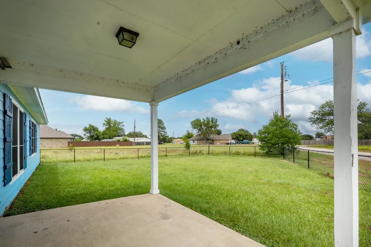 Single Family Residence For Rent in Henderson County , 304 Port Drive, Gun Barrel City, Texas 75156, 3 Bedroom, 2 Bathroom, 2 Garage spaces, 1,421 Sqft, built in 2011, mls#21334723, Real Estate Agent in Gun Barrel City, Homes For Rent in Henderson county, Homes For Rent in Gun Barrel City, Realtor in Gun Barrel City Texas, Real Estate Brokerage Independent Realty Texas, Luminita Cordes Realtor