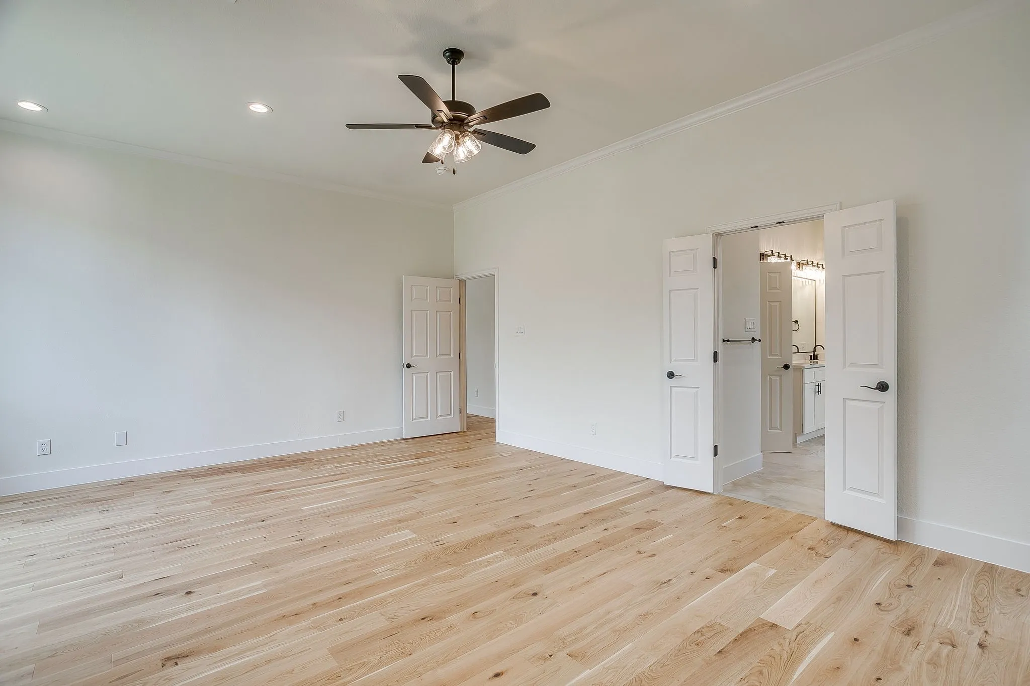 Single Family Residence For Sale in Tarrant County , 5102 Shadowood Road, Colleyville, Texas 76034, 4 Bedroom, 4 Bathroom, 2 Garage spaces, 2,611 Sqft, built in 1992, mls#21334898, Real Estate Agent in Colleyville, Homes For Sale in Tarrant county, Homes For Sale in Colleyville, Realtor in Colleyville Texas, Real Estate Brokerage Independent Realty Texas, Luminita Cordes Realtor