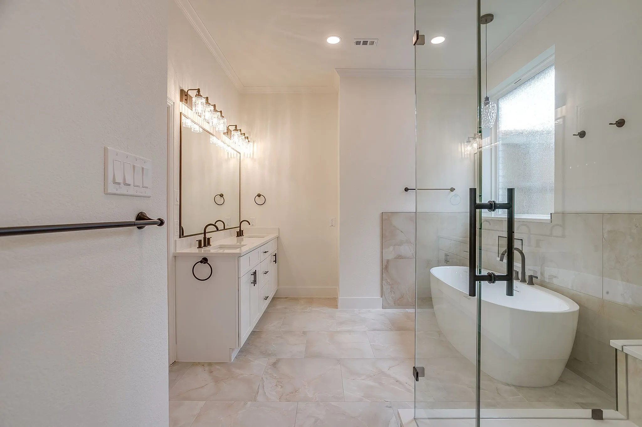 Single Family Residence For Sale in Tarrant County , 5102 Shadowood Road, Colleyville, Texas 76034, 4 Bedroom, 4 Bathroom, 2 Garage spaces, 2,611 Sqft, built in 1992, mls#21334898, Real Estate Agent in Colleyville, Homes For Sale in Tarrant county, Homes For Sale in Colleyville, Realtor in Colleyville Texas, Real Estate Brokerage Independent Realty Texas, Luminita Cordes Realtor