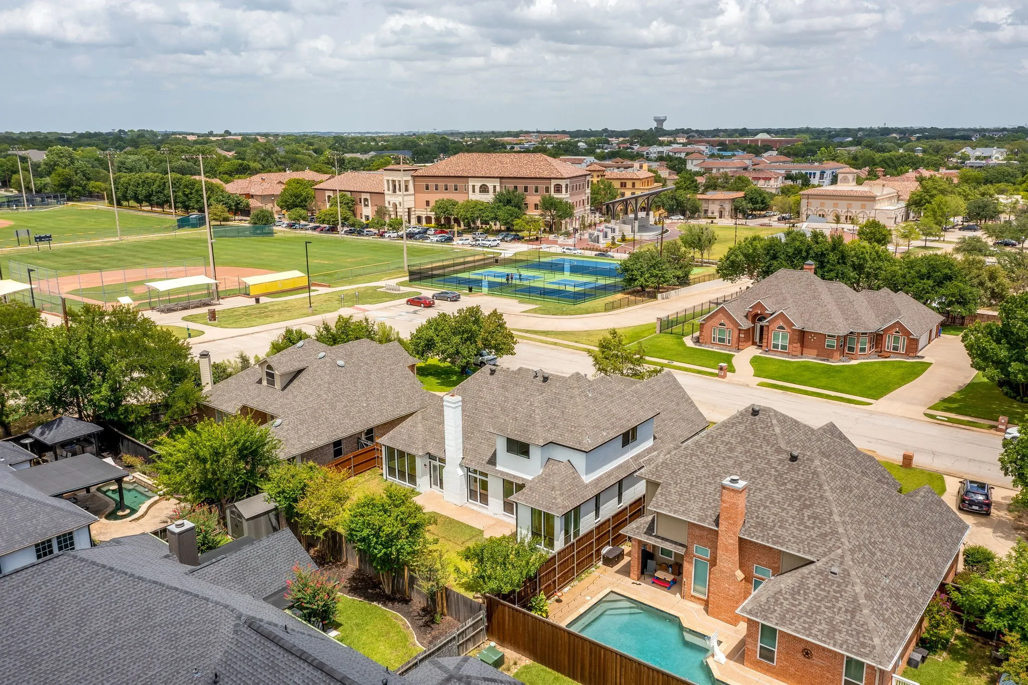 Located walking distance to city park and recreation including library!