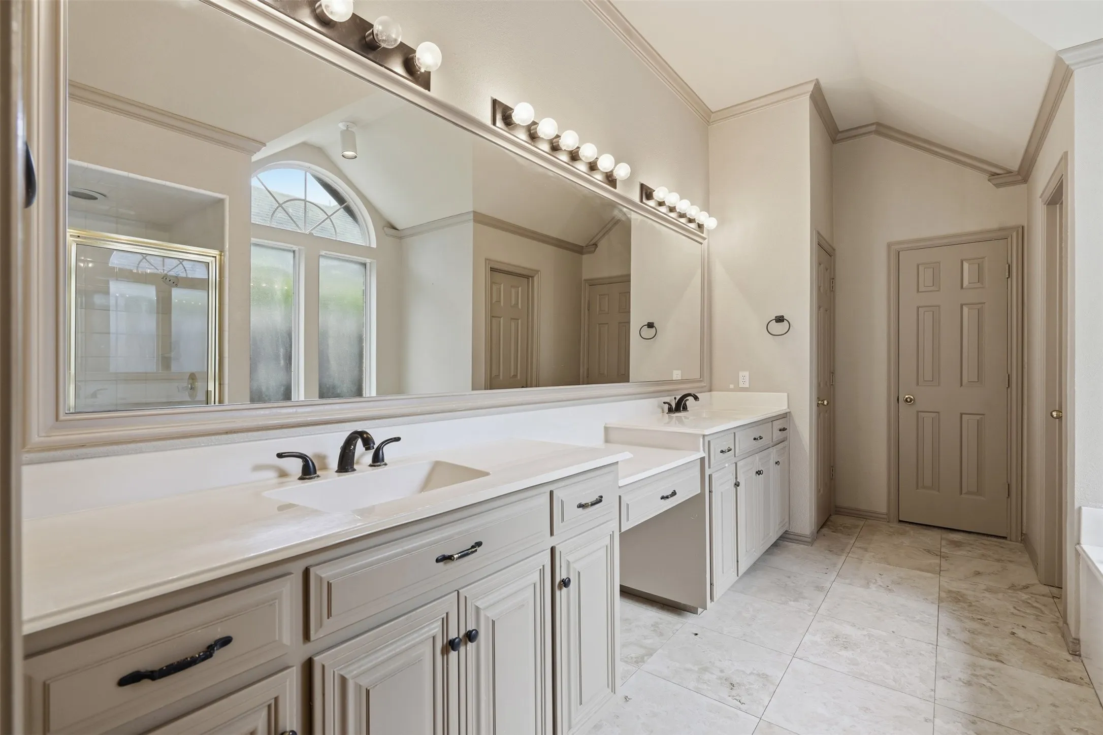 Single Family Residence For Rent in Tarrant County , 3318 Summergrove Drive, Arlington, Texas 76001, 4 Bedroom, 3 Bathroom, 2 Garage spaces, 2,685 Sqft, built in 1994, mls#21334217, Real Estate Agent in Arlington, Homes For Rent in Tarrant county, Homes For Rent in Arlington, Realtor in Arlington Texas, Real Estate Brokerage Independent Realty Texas, Luminita Cordes Realtor