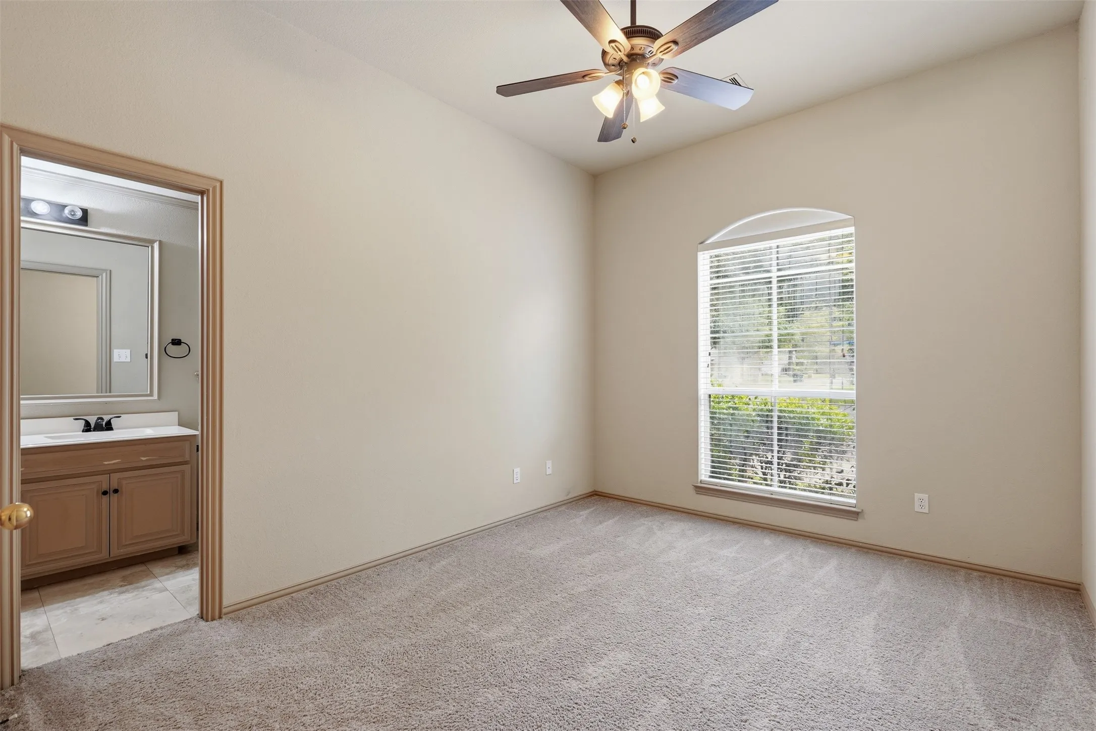 Single Family Residence For Rent in Tarrant County , 3318 Summergrove Drive, Arlington, Texas 76001, 4 Bedroom, 3 Bathroom, 2 Garage spaces, 2,685 Sqft, built in 1994, mls#21334217, Real Estate Agent in Arlington, Homes For Rent in Tarrant county, Homes For Rent in Arlington, Realtor in Arlington Texas, Real Estate Brokerage Independent Realty Texas, Luminita Cordes Realtor