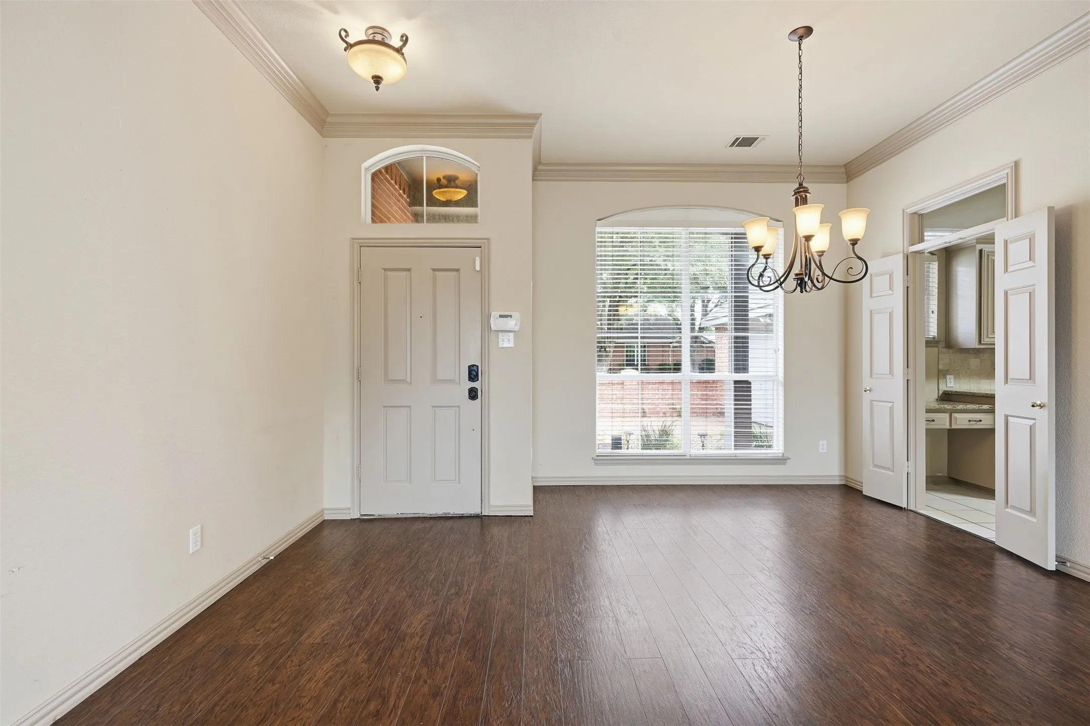 Single Family Residence For Rent in Tarrant County , 3318 Summergrove Drive, Arlington, Texas 76001, 4 Bedroom, 3 Bathroom, 2 Garage spaces, 2,685 Sqft, built in 1994, mls#21334217, Real Estate Agent in Arlington, Homes For Rent in Tarrant county, Homes For Rent in Arlington, Realtor in Arlington Texas, Real Estate Brokerage Independent Realty Texas, Luminita Cordes Realtor