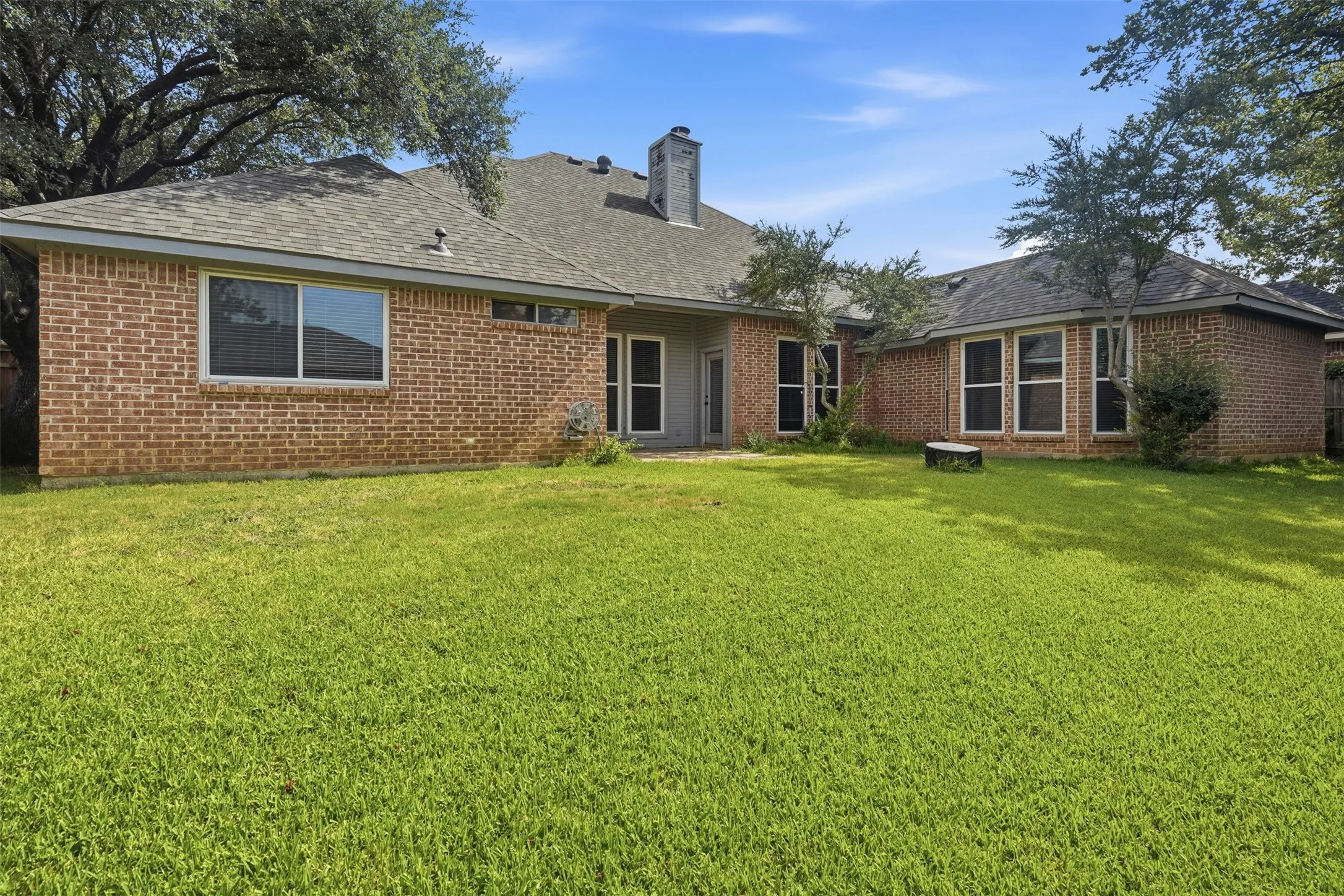 Single Family Residence For Rent in Tarrant County , 3318 Summergrove Drive, Arlington, Texas 76001, 4 Bedroom, 3 Bathroom, 2 Garage spaces, 2,685 Sqft, built in 1994, mls#21334217, Real Estate Agent in Arlington, Homes For Rent in Tarrant county, Homes For Rent in Arlington, Realtor in Arlington Texas, Real Estate Brokerage Independent Realty Texas, Luminita Cordes Realtor