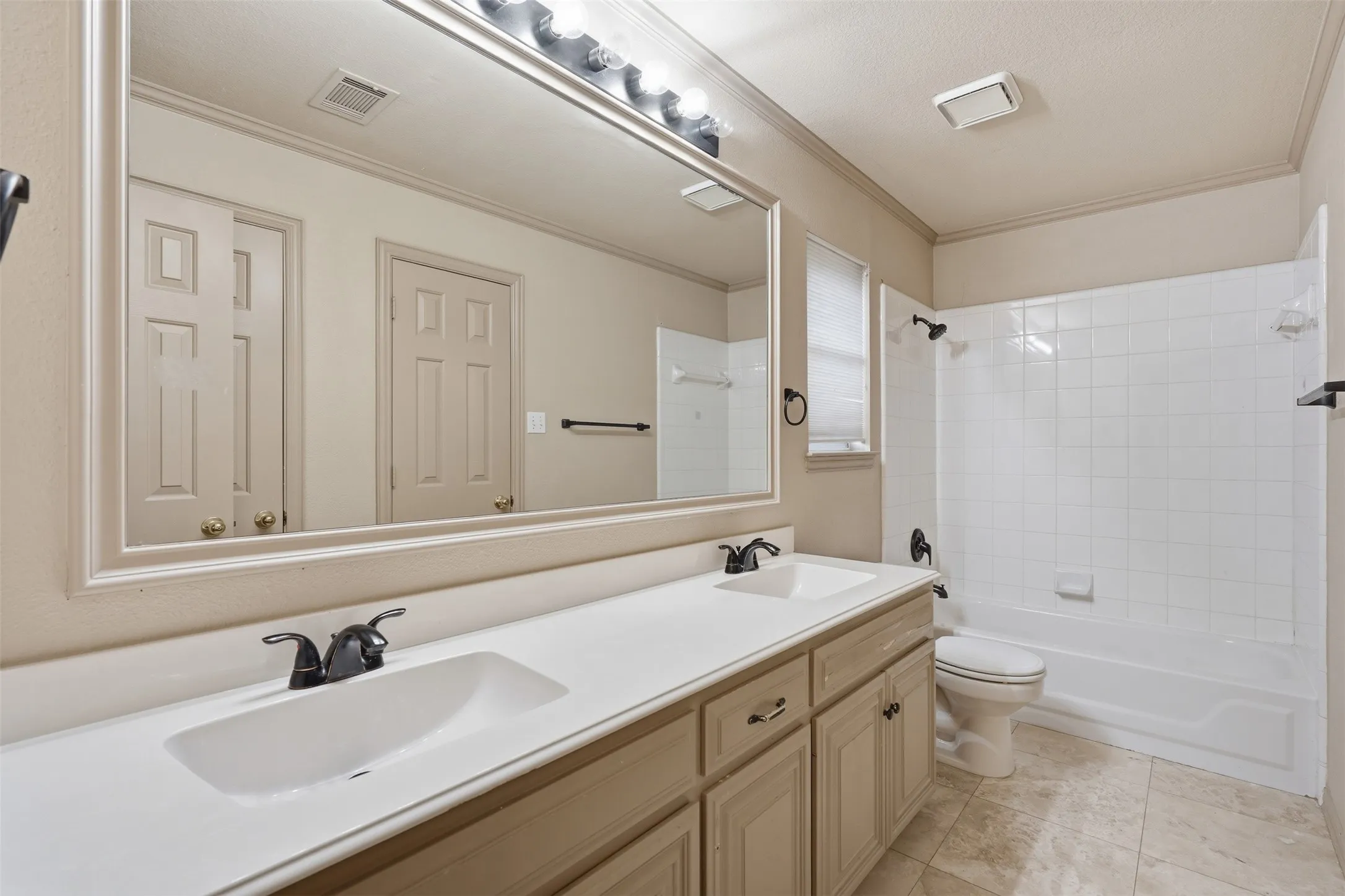 Single Family Residence For Rent in Tarrant County , 3318 Summergrove Drive, Arlington, Texas 76001, 4 Bedroom, 3 Bathroom, 2 Garage spaces, 2,685 Sqft, built in 1994, mls#21334217, Real Estate Agent in Arlington, Homes For Rent in Tarrant county, Homes For Rent in Arlington, Realtor in Arlington Texas, Real Estate Brokerage Independent Realty Texas, Luminita Cordes Realtor
