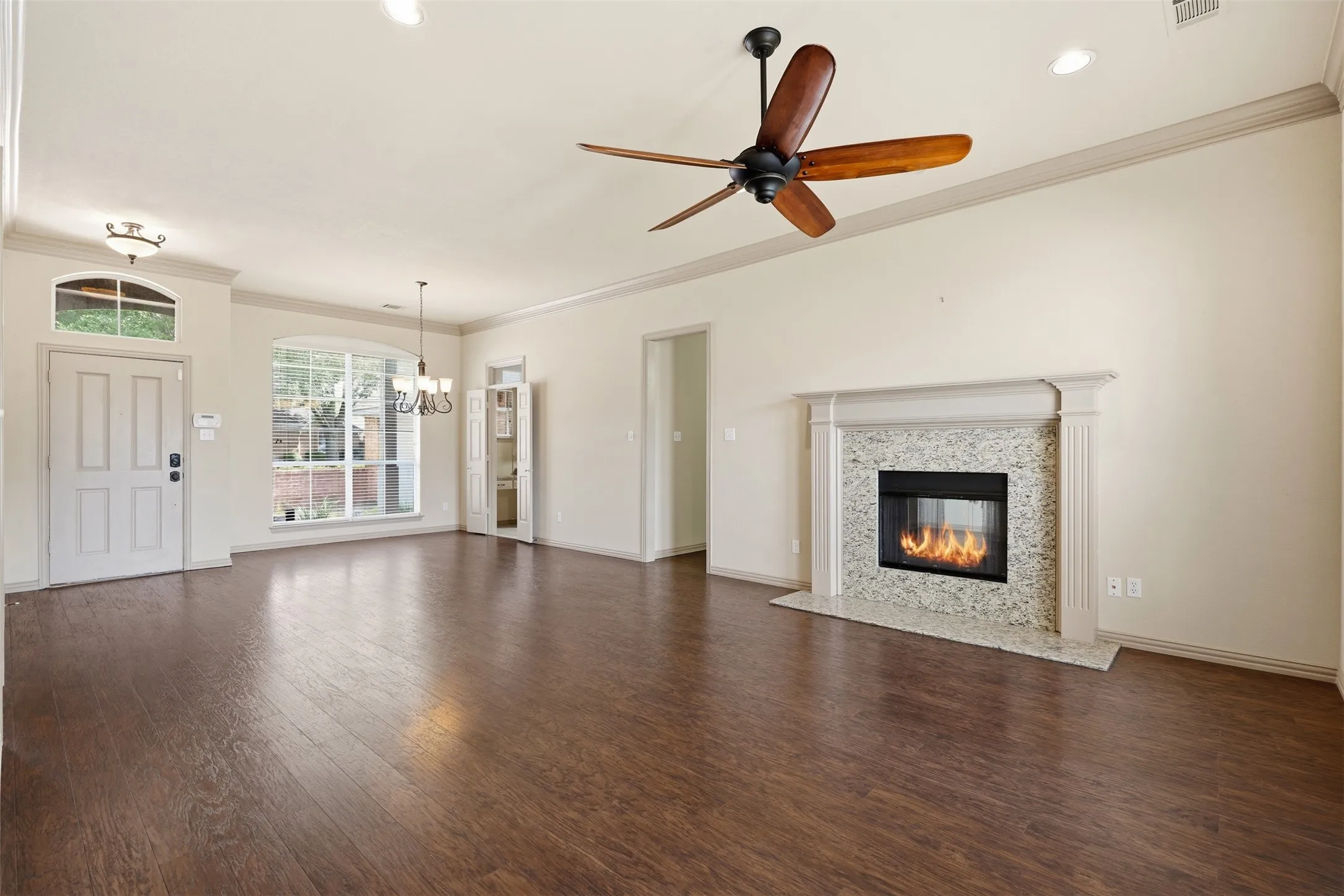 Single Family Residence For Rent in Tarrant County , 3318 Summergrove Drive, Arlington, Texas 76001, 4 Bedroom, 3 Bathroom, 2 Garage spaces, 2,685 Sqft, built in 1994, mls#21334217, Real Estate Agent in Arlington, Homes For Rent in Tarrant county, Homes For Rent in Arlington, Realtor in Arlington Texas, Real Estate Brokerage Independent Realty Texas, Luminita Cordes Realtor