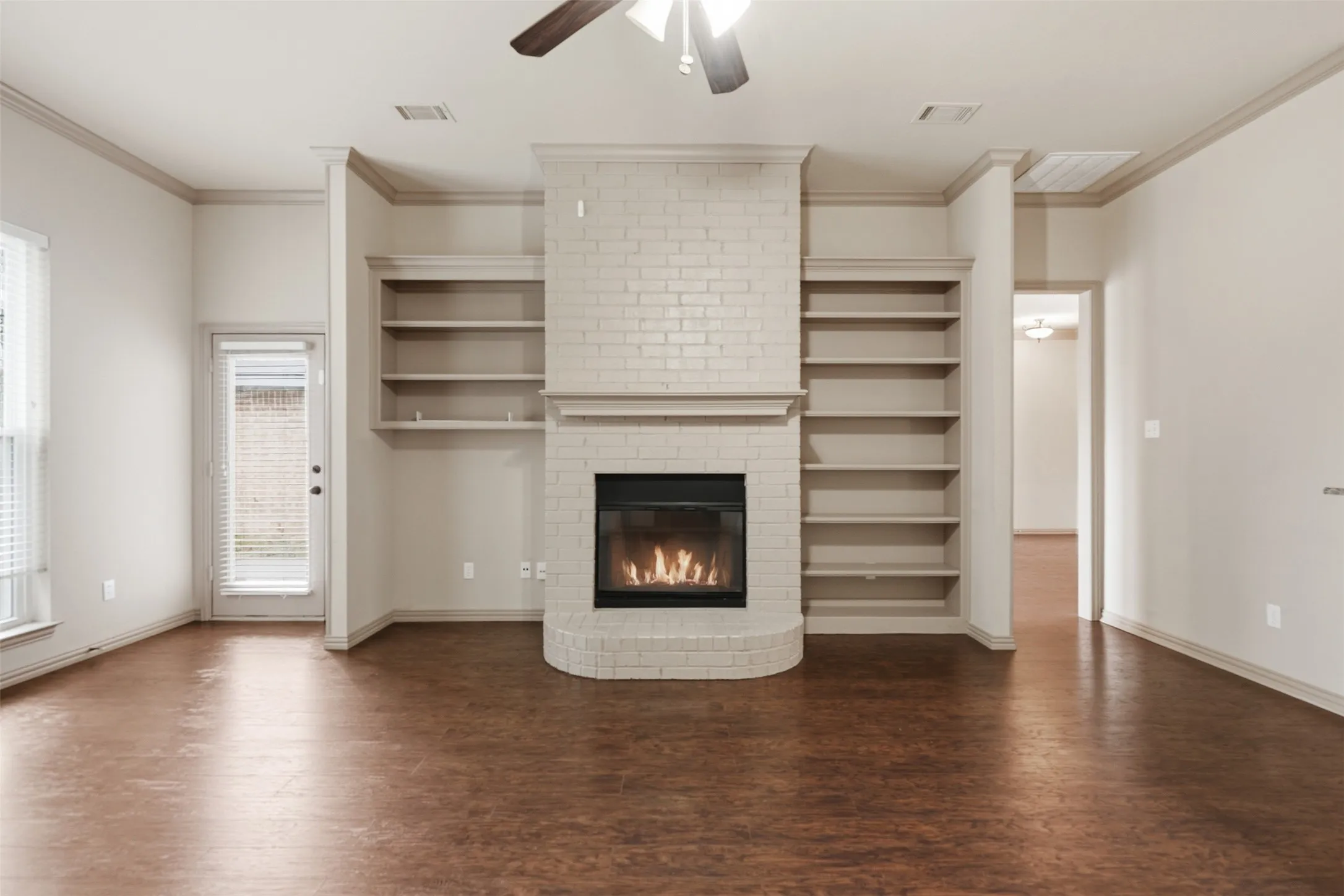 Single Family Residence For Rent in Tarrant County , 3318 Summergrove Drive, Arlington, Texas 76001, 4 Bedroom, 3 Bathroom, 2 Garage spaces, 2,685 Sqft, built in 1994, mls#21334217, Real Estate Agent in Arlington, Homes For Rent in Tarrant county, Homes For Rent in Arlington, Realtor in Arlington Texas, Real Estate Brokerage Independent Realty Texas, Luminita Cordes Realtor