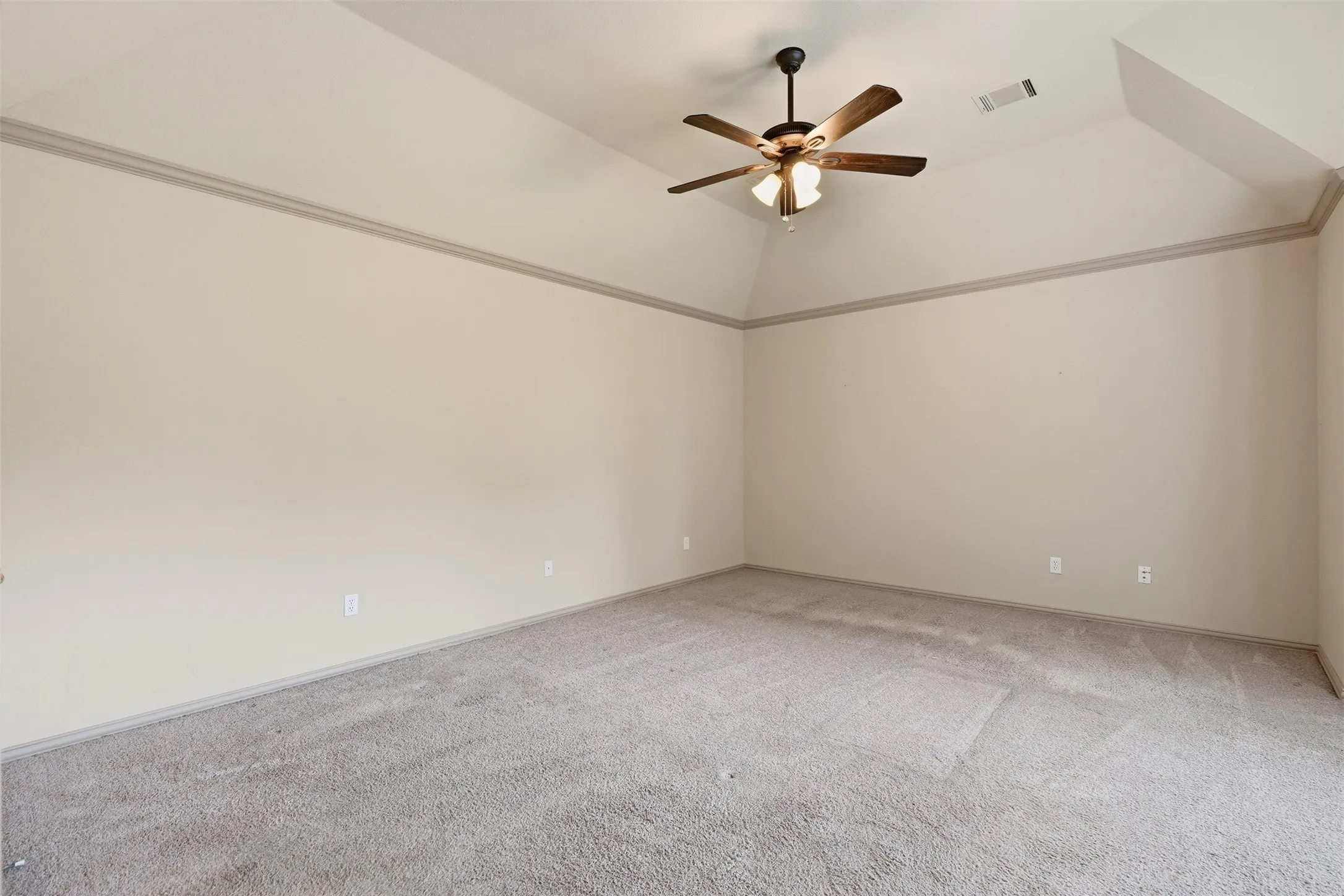 Single Family Residence For Rent in Tarrant County , 3318 Summergrove Drive, Arlington, Texas 76001, 4 Bedroom, 3 Bathroom, 2 Garage spaces, 2,685 Sqft, built in 1994, mls#21334217, Real Estate Agent in Arlington, Homes For Rent in Tarrant county, Homes For Rent in Arlington, Realtor in Arlington Texas, Real Estate Brokerage Independent Realty Texas, Luminita Cordes Realtor
