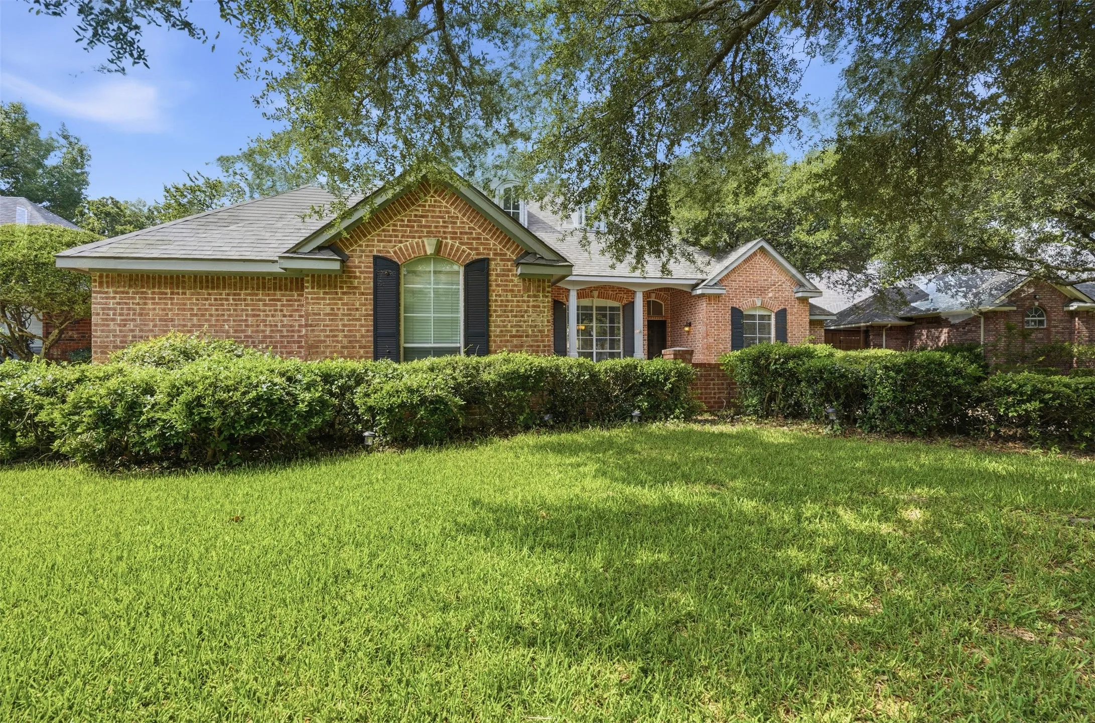 Single Family Residence For Rent in Tarrant County , 3318 Summergrove Drive, Arlington, Texas 76001, 4 Bedroom, 3 Bathroom, 2 Garage spaces, 2,685 Sqft, built in 1994, mls#21334217, Real Estate Agent in Arlington, Homes For Rent in Tarrant county, Homes For Rent in Arlington, Realtor in Arlington Texas, Real Estate Brokerage Independent Realty Texas, Luminita Cordes Realtor