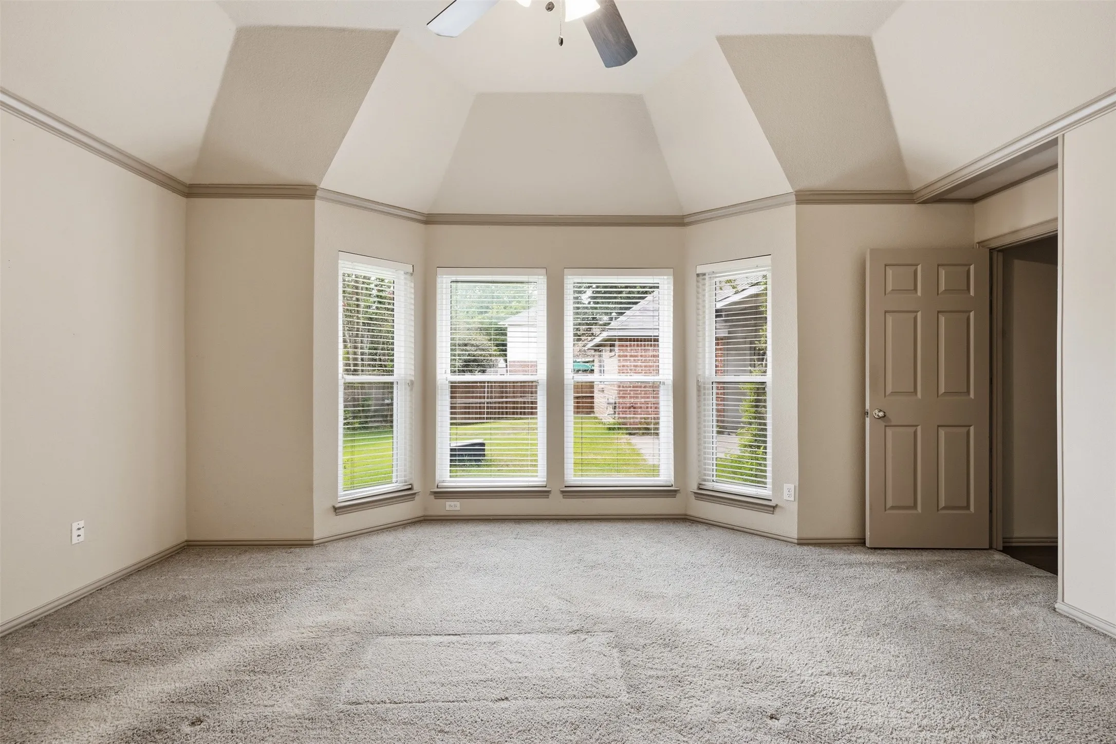 Single Family Residence For Rent in Tarrant County , 3318 Summergrove Drive, Arlington, Texas 76001, 4 Bedroom, 3 Bathroom, 2 Garage spaces, 2,685 Sqft, built in 1994, mls#21334217, Real Estate Agent in Arlington, Homes For Rent in Tarrant county, Homes For Rent in Arlington, Realtor in Arlington Texas, Real Estate Brokerage Independent Realty Texas, Luminita Cordes Realtor