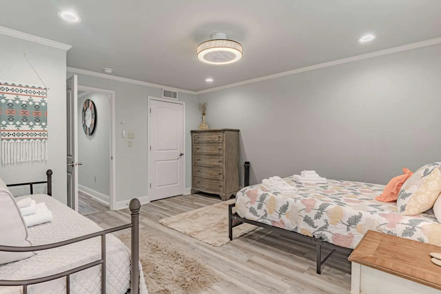 Single Family Residence For Sale in Hood County , 1011 Pawnee Trail, Granbury, Texas 76048, 3 Bedroom, 2 Bathroom, Garage spaces, 1,008 Sqft, built in 1978, mls#21334964, Real Estate Agent in Granbury, Homes For Sale in Hood county, Homes For Sale in Granbury, Realtor in Granbury Texas, Real Estate Brokerage Independent Realty Texas, Luminita Cordes Realtor