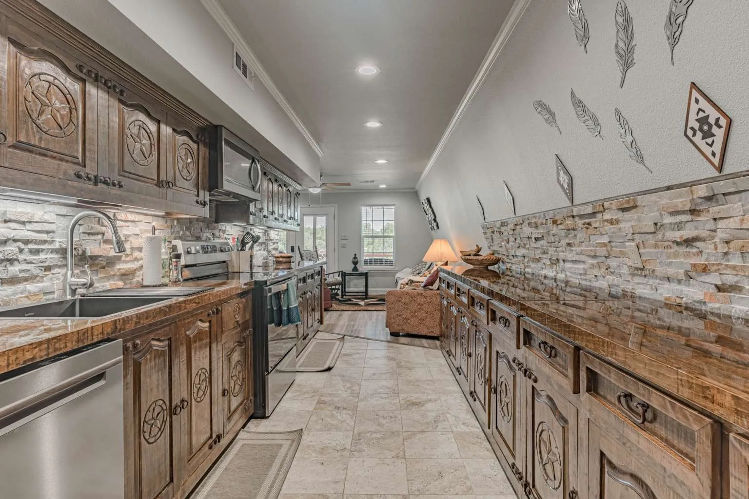 Single Family Residence For Sale in Hood County , 1011 Pawnee Trail, Granbury, Texas 76048, 3 Bedroom, 2 Bathroom, Garage spaces, 1,008 Sqft, built in 1978, mls#21334964, Real Estate Agent in Granbury, Homes For Sale in Hood county, Homes For Sale in Granbury, Realtor in Granbury Texas, Real Estate Brokerage Independent Realty Texas, Luminita Cordes Realtor