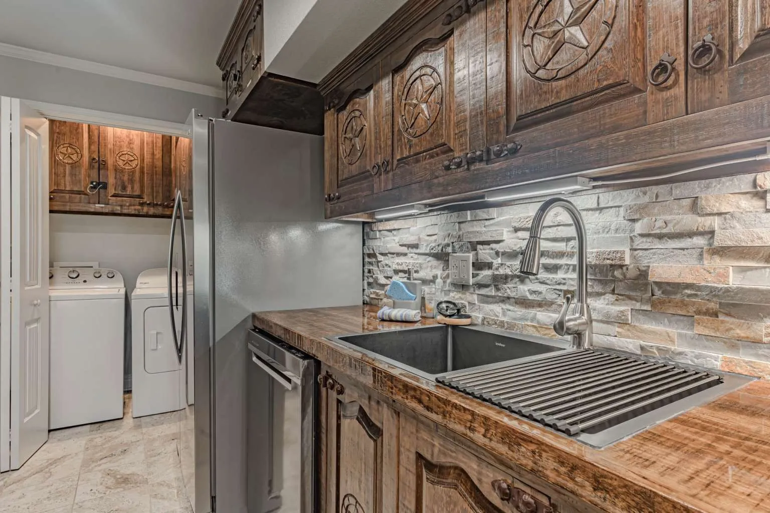 Single Family Residence For Sale in Hood County , 1011 Pawnee Trail, Granbury, Texas 76048, 3 Bedroom, 2 Bathroom, Garage spaces, 1,008 Sqft, built in 1978, mls#21334964, Real Estate Agent in Granbury, Homes For Sale in Hood county, Homes For Sale in Granbury, Realtor in Granbury Texas, Real Estate Brokerage Independent Realty Texas, Luminita Cordes Realtor