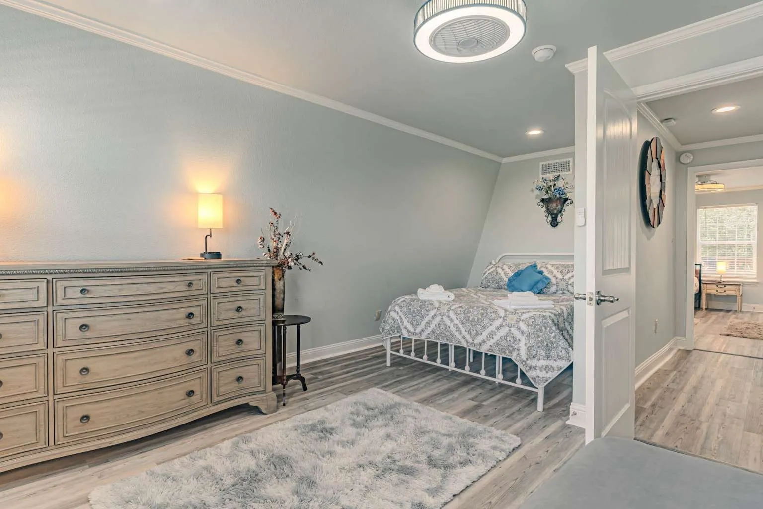 Single Family Residence For Sale in Hood County , 1011 Pawnee Trail, Granbury, Texas 76048, 3 Bedroom, 2 Bathroom, Garage spaces, 1,008 Sqft, built in 1978, mls#21334964, Real Estate Agent in Granbury, Homes For Sale in Hood county, Homes For Sale in Granbury, Realtor in Granbury Texas, Real Estate Brokerage Independent Realty Texas, Luminita Cordes Realtor