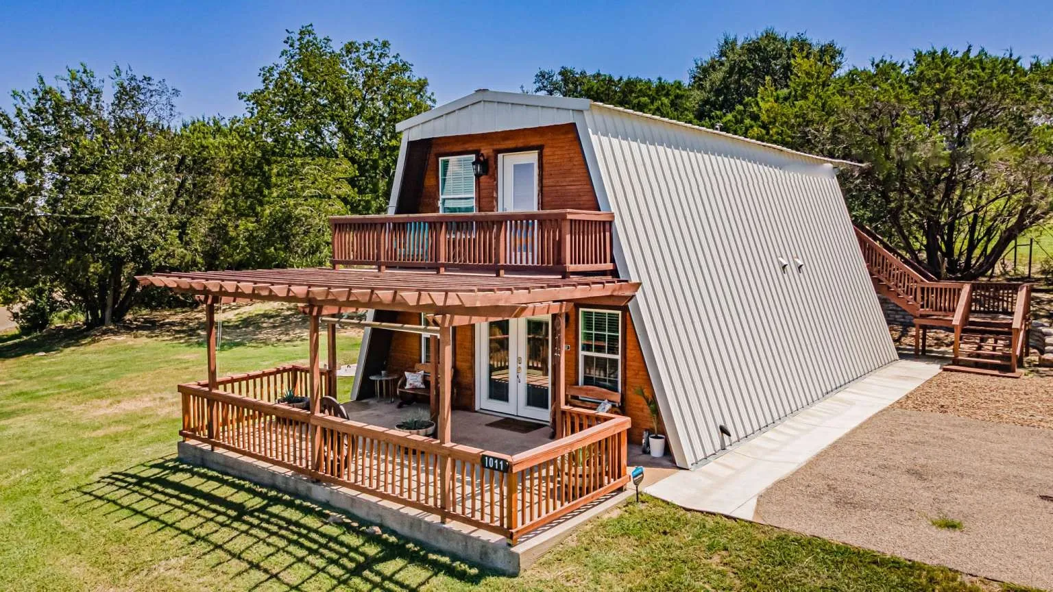 Single Family Residence For Sale in Hood County , 1011 Pawnee Trail, Granbury, Texas 76048, 3 Bedroom, 2 Bathroom, Garage spaces, 1,008 Sqft, built in 1978, mls#21334964, Real Estate Agent in Granbury, Homes For Sale in Hood county, Homes For Sale in Granbury, Realtor in Granbury Texas, Real Estate Brokerage Independent Realty Texas, Luminita Cordes Realtor