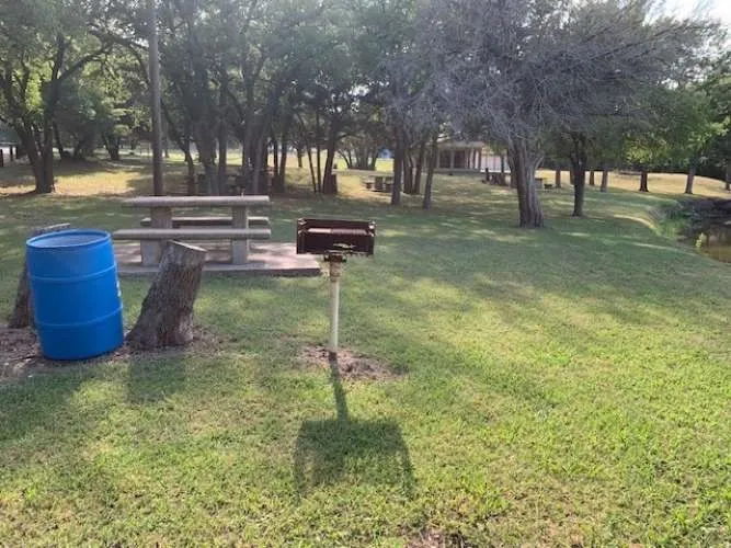 Single Family Residence For Sale in Hood County , 1011 Pawnee Trail, Granbury, Texas 76048, 3 Bedroom, 2 Bathroom, Garage spaces, 1,008 Sqft, built in 1978, mls#21334964, Real Estate Agent in Granbury, Homes For Sale in Hood county, Homes For Sale in Granbury, Realtor in Granbury Texas, Real Estate Brokerage Independent Realty Texas, Luminita Cordes Realtor
