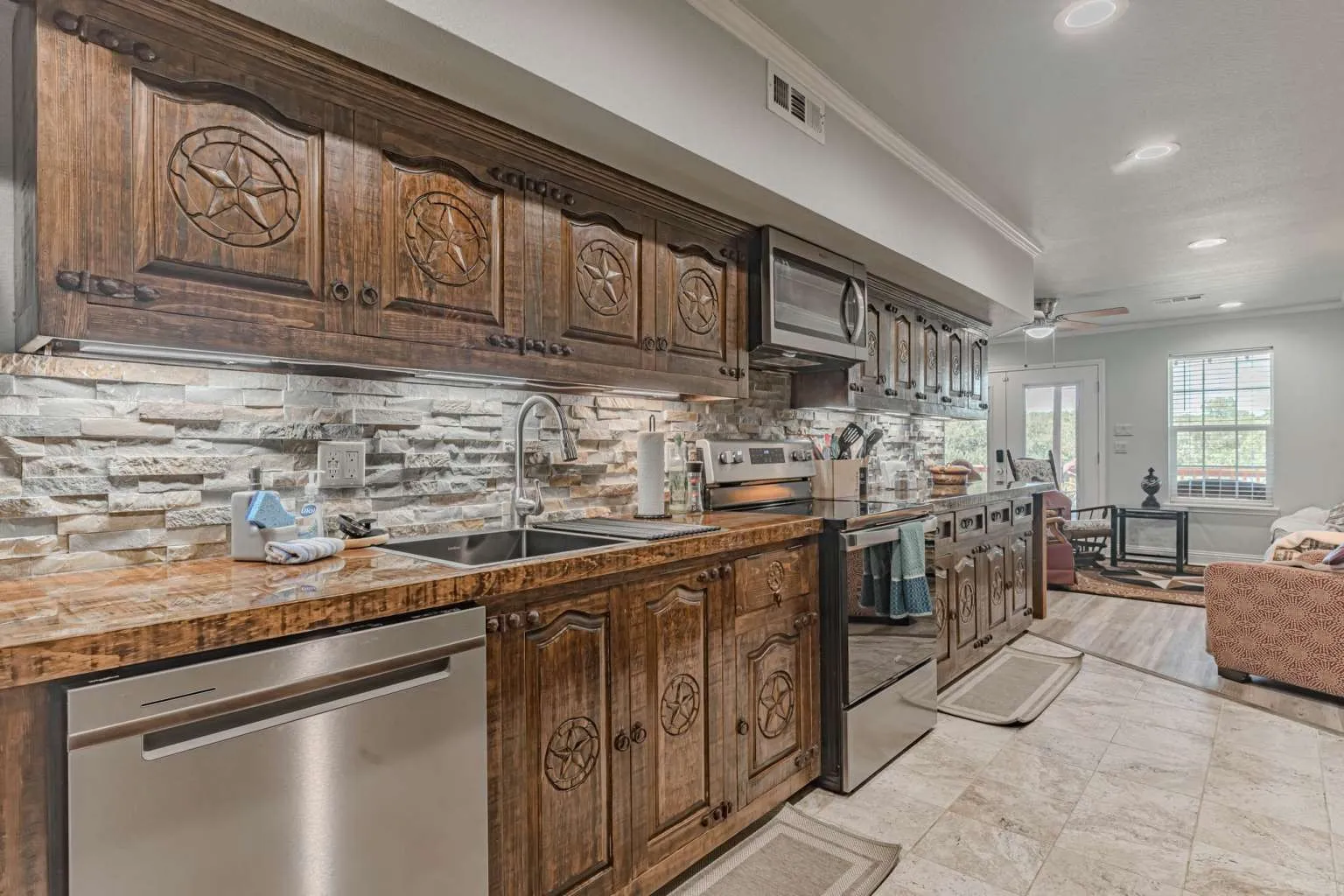Single Family Residence For Sale in Hood County , 1011 Pawnee Trail, Granbury, Texas 76048, 3 Bedroom, 2 Bathroom, Garage spaces, 1,008 Sqft, built in 1978, mls#21334964, Real Estate Agent in Granbury, Homes For Sale in Hood county, Homes For Sale in Granbury, Realtor in Granbury Texas, Real Estate Brokerage Independent Realty Texas, Luminita Cordes Realtor