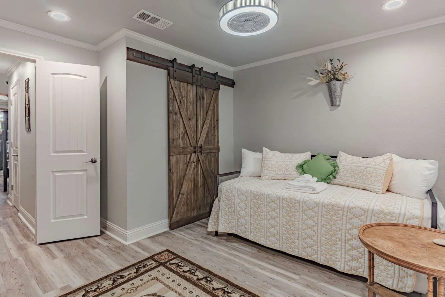 Single Family Residence For Sale in Hood County , 1011 Pawnee Trail, Granbury, Texas 76048, 3 Bedroom, 2 Bathroom, Garage spaces, 1,008 Sqft, built in 1978, mls#21334964, Real Estate Agent in Granbury, Homes For Sale in Hood county, Homes For Sale in Granbury, Realtor in Granbury Texas, Real Estate Brokerage Independent Realty Texas, Luminita Cordes Realtor
