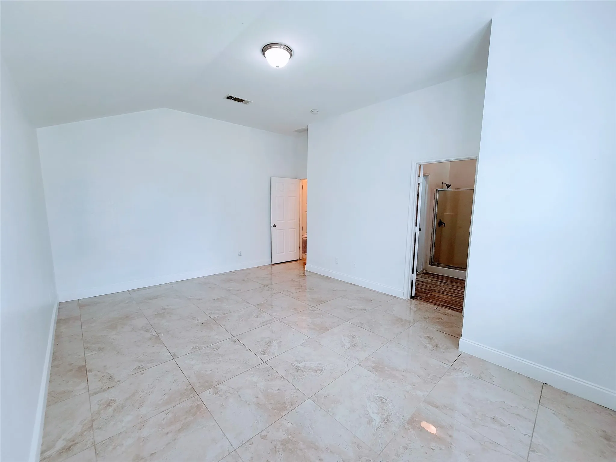 Single Family Residence For Sale in Tarrant County , 8033 Summer Stream Drive, Fort Worth, Texas 76134, 3 Bedroom, 2 Bathroom, 2 Garage spaces, 1,789 Sqft, built in 2005, mls#21331612, Real Estate Agent in Fort Worth, Homes For Sale in Tarrant county, Homes For Sale in Fort Worth, Realtor in Fort Worth Texas, Real Estate Brokerage Independent Realty Texas, Luminita Cordes Realtor