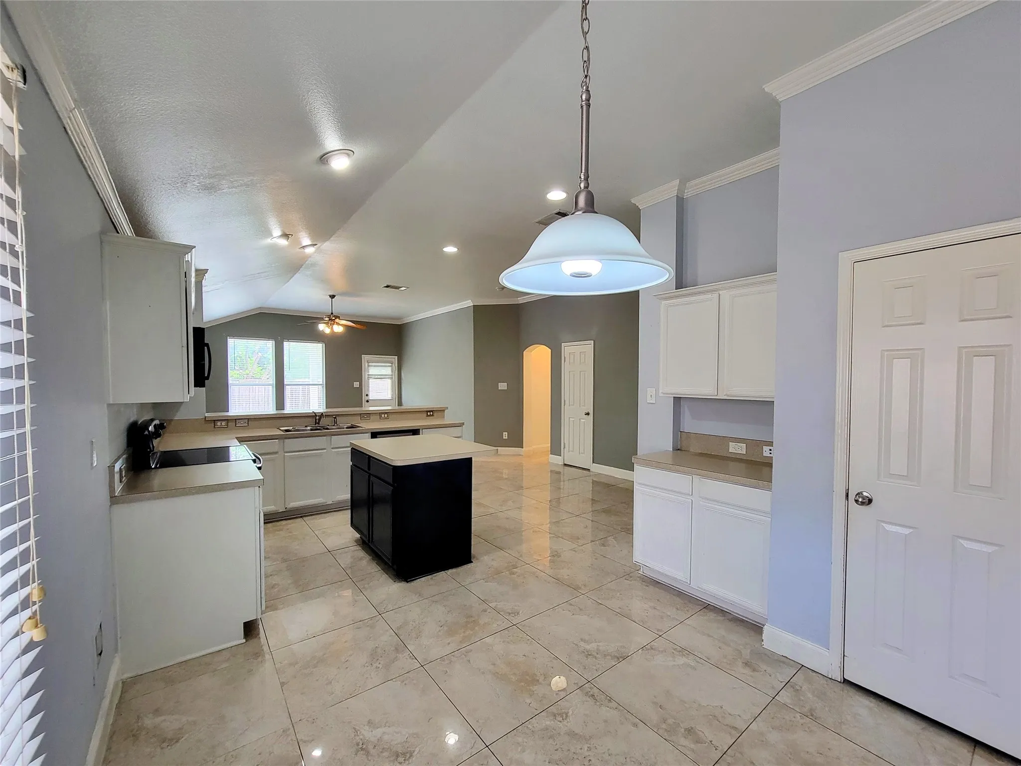 Single Family Residence For Sale in Tarrant County , 8033 Summer Stream Drive, Fort Worth, Texas 76134, 3 Bedroom, 2 Bathroom, 2 Garage spaces, 1,789 Sqft, built in 2005, mls#21331612, Real Estate Agent in Fort Worth, Homes For Sale in Tarrant county, Homes For Sale in Fort Worth, Realtor in Fort Worth Texas, Real Estate Brokerage Independent Realty Texas, Luminita Cordes Realtor