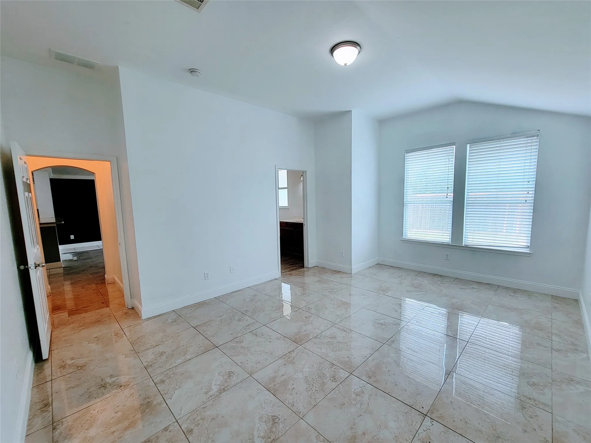 Single Family Residence For Sale in Tarrant County , 8033 Summer Stream Drive, Fort Worth, Texas 76134, 3 Bedroom, 2 Bathroom, 2 Garage spaces, 1,789 Sqft, built in 2005, mls#21331612, Real Estate Agent in Fort Worth, Homes For Sale in Tarrant county, Homes For Sale in Fort Worth, Realtor in Fort Worth Texas, Real Estate Brokerage Independent Realty Texas, Luminita Cordes Realtor