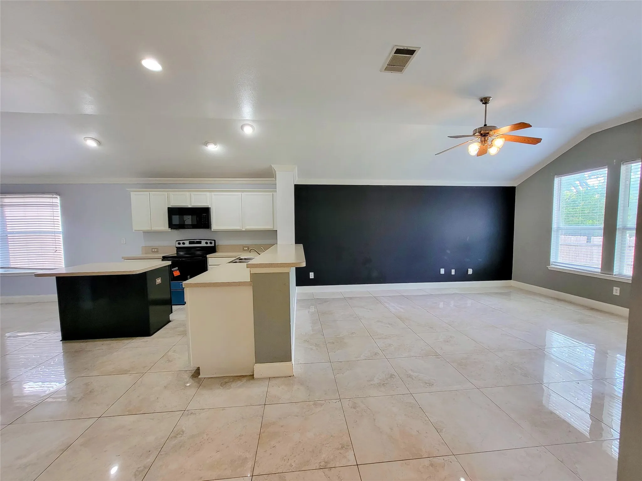 Single Family Residence For Sale in Tarrant County , 8033 Summer Stream Drive, Fort Worth, Texas 76134, 3 Bedroom, 2 Bathroom, 2 Garage spaces, 1,789 Sqft, built in 2005, mls#21331612, Real Estate Agent in Fort Worth, Homes For Sale in Tarrant county, Homes For Sale in Fort Worth, Realtor in Fort Worth Texas, Real Estate Brokerage Independent Realty Texas, Luminita Cordes Realtor
