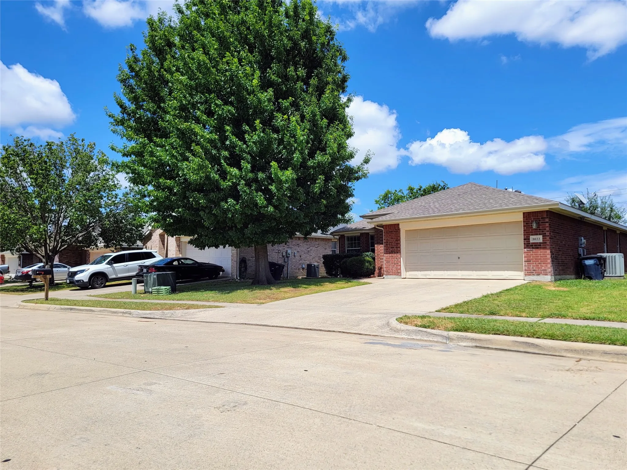 Single Family Residence For Sale in Tarrant County , 8033 Summer Stream Drive, Fort Worth, Texas 76134, 3 Bedroom, 2 Bathroom, 2 Garage spaces, 1,789 Sqft, built in 2005, mls#21331612, Real Estate Agent in Fort Worth, Homes For Sale in Tarrant county, Homes For Sale in Fort Worth, Realtor in Fort Worth Texas, Real Estate Brokerage Independent Realty Texas, Luminita Cordes Realtor